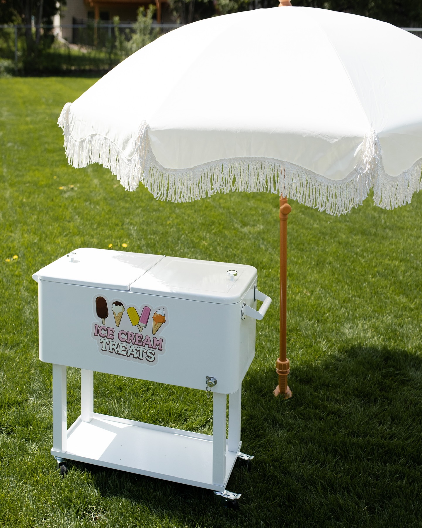 Fun new summer rental! Just add ice cream treats! 🍦
*Umbrella included*
24 hour rental priced at $75
Send us a dm to rent!! ☀️