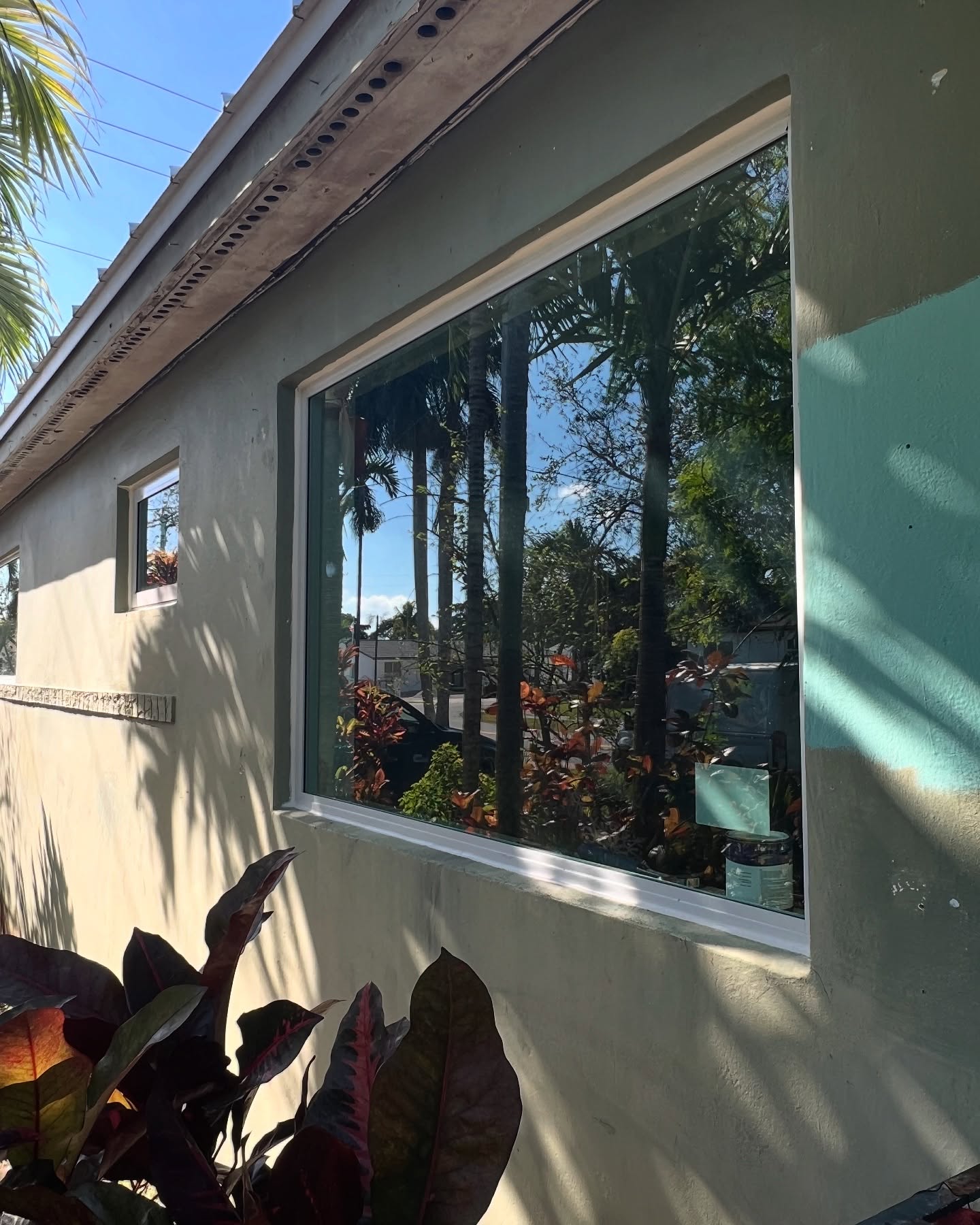 We do glass! Shower doors, mirrors, impact windows & doors, non-impact windows, window glass, office partitions, storefronts, window glass replacements, window resealing and more in Miami.
5 star rated and proven to provide the quality you deserve! Call us today! 786-586-3156