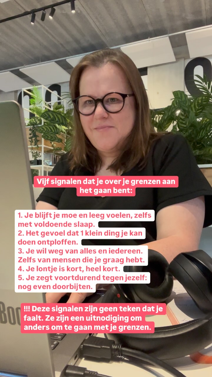 Super belangrijk!
1. Dit wil niet zeggen dat jij faalt, dat er iets mis is met jou.
2. Je bent niet alleen. Ontzettend veel mensen zullen dit herkennen. We worden dan ook massaal opgevoed tot people pleasers.
3. Uiteraard hoop ik dat er maatschappelijke veranderingen komen en daar werk ik zelf ook aan. Maar de realiteit is dat dit heel traag gaat waardoor we wel individueel aan de slag moeten met dit thema want niemand bewaakt jouw grenzen.
#onlinetraining #grenzenstellenzondergedoe #grenzen #stress #minderstress #stresscoach