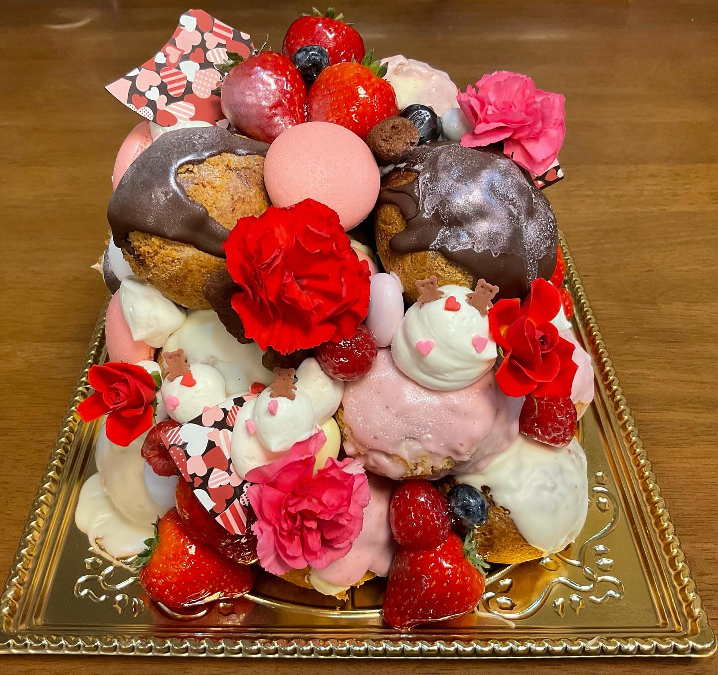 クロカンブッシュ スペシャル
プチシューを積み上げたかわいい❤️スイーツ作ってみました
#CHALON #青梅シャロン#シャロン#創作スイーツ#クロカンブッシュ