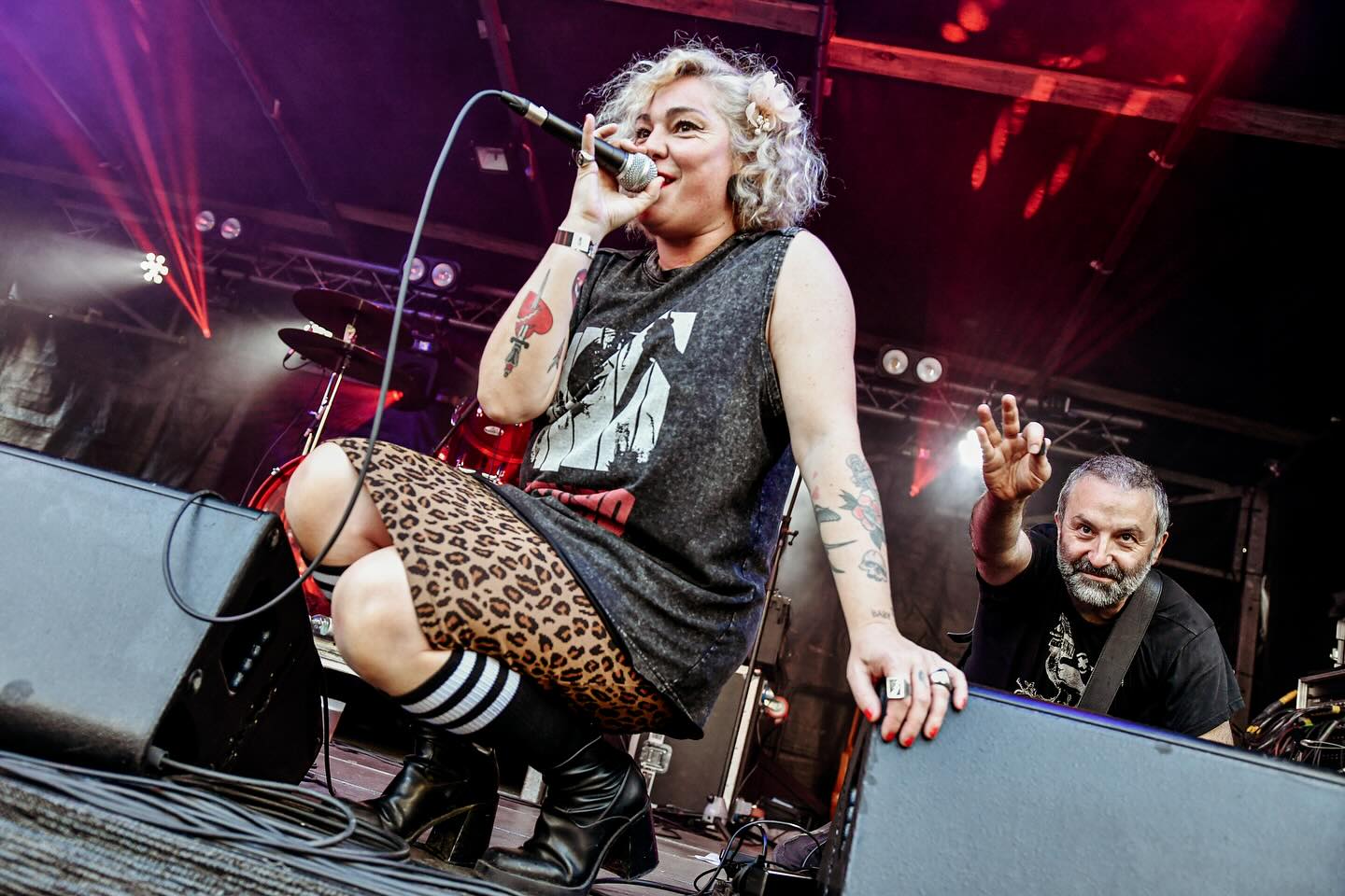 MILA ESKER ERMUA eta VERTIGO ROCK! 🔥🔥🔥
Itzel atzo Ermuan ospatzen den Vertigo Rock-en! Giro eta ikuslego aparta!
Eskerrak eman jaialdi hau aurrera ateratzen duen jende guztiari, hain era xumean egiten duzuen lanagatik. Baita gure kontzertura bertaratu zineten guztioi ere! Gora zuek!
¡Impresionante ayer en el Vertigo Rock que se celebra en Ermua! ¡Gran ambiente y público!
Agradecer a toda la gente que saca adelante este festival de una manera tan humilde. ¡También a todos los que os acercasteis a nuestro concierto! ¡We love you!
Hurrengoak/Siguientes
05/17 Donostia @ @dabadabass
06/06 Bergara @ Plaza (Jaiak)
06/20 Eibar @ Untzaga Plaza (Jaiak)
07/18 TBA (Jaiak)
09/05 Artea @ Plaza (Jaiak)
tickets www.kokein.com
📸 @eideriturriaga