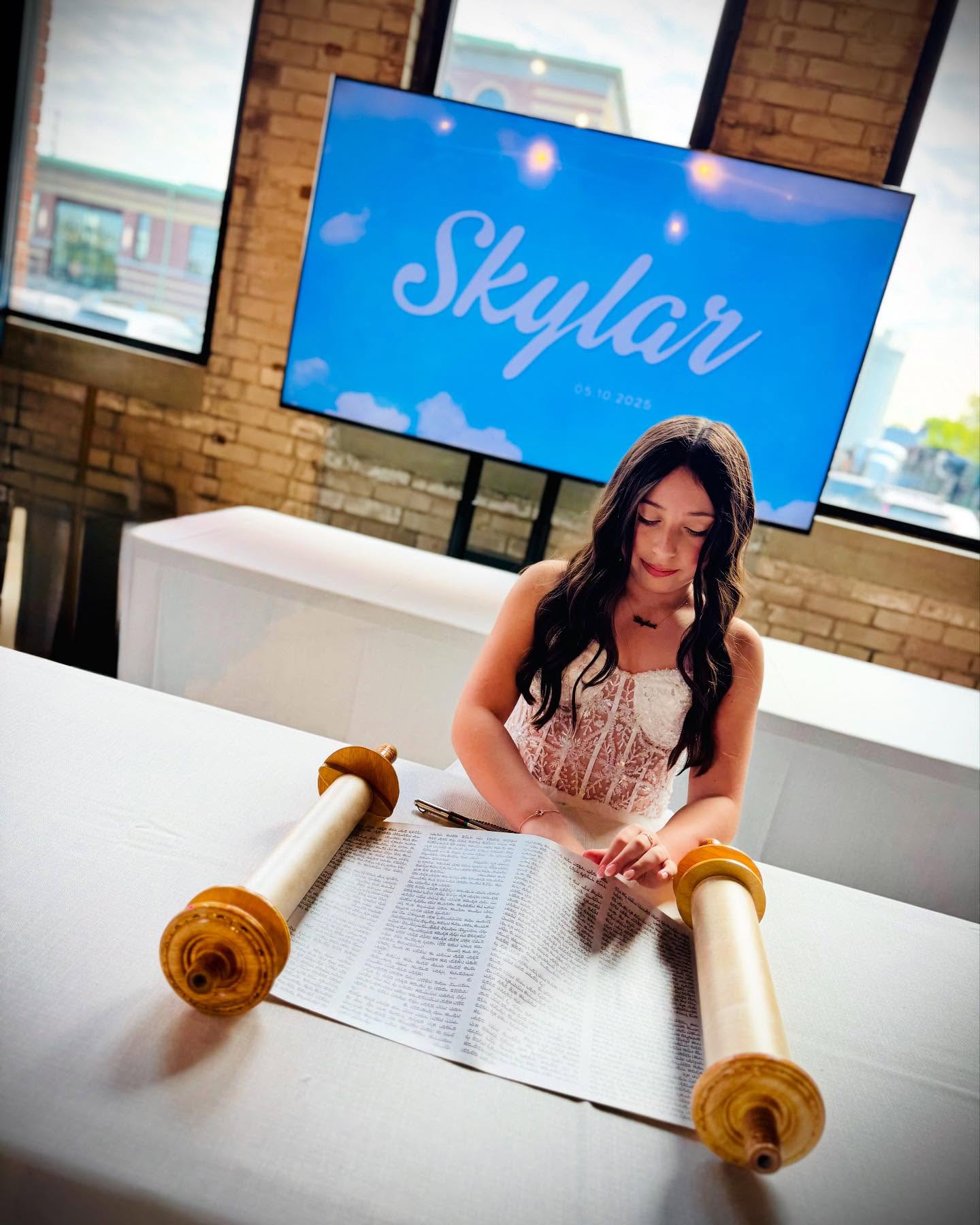 Congratulations to my incredible student who not only sang her portion beautifully, but she learned life lessons from the Torah, including how to be charitable and help make this world better one kindness at a time #batmitzvah #barmitzvah #jewish #family #performance #hebrewschool