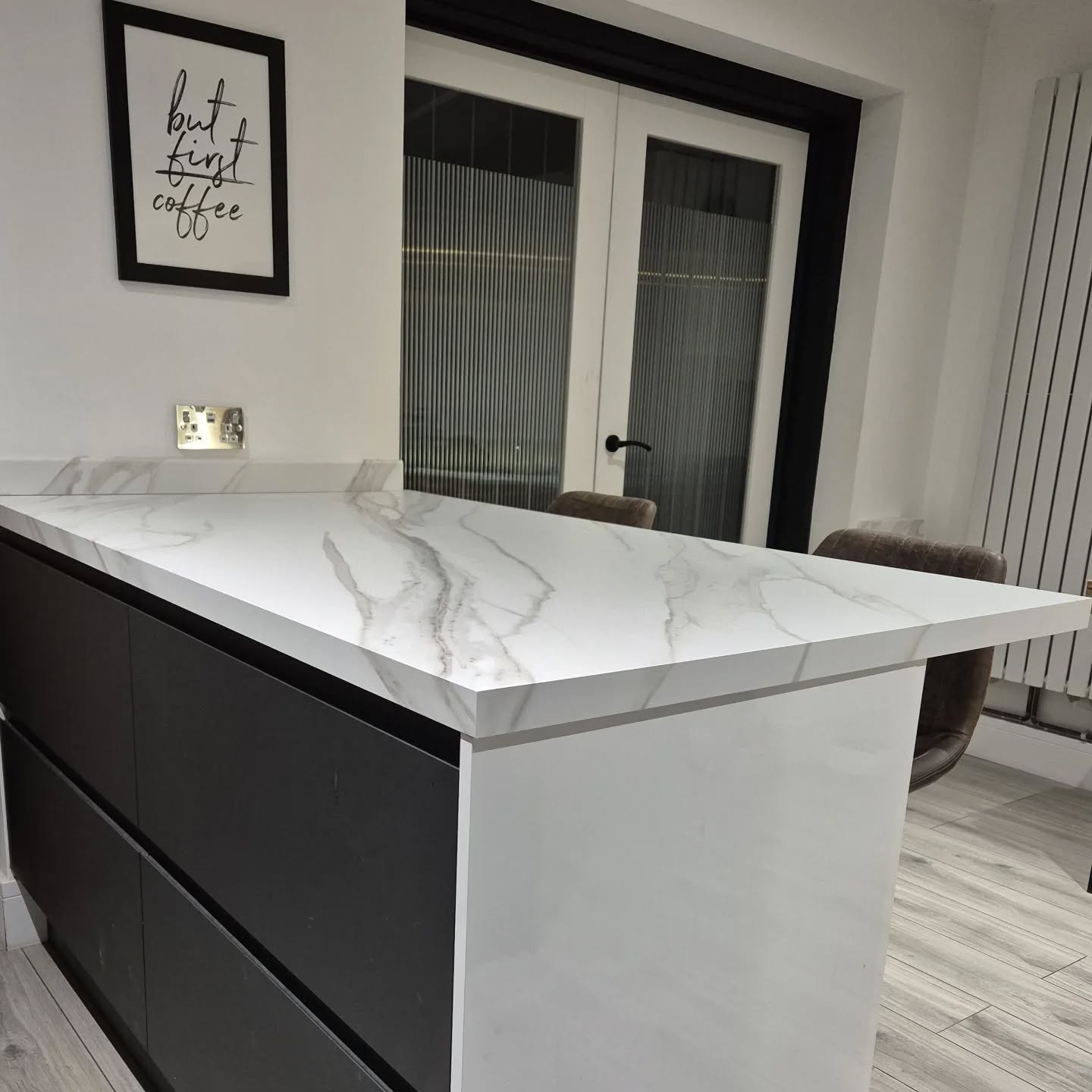 Countertop Marble finish š
⢠Scratch resistant
⢠Stain resistant
⢠Fire resistant
⢠High durability
⢠Low cost install
#wrapped #bristolinteriors #interiorwraps #interiordesign #marblefinish #marbledesign