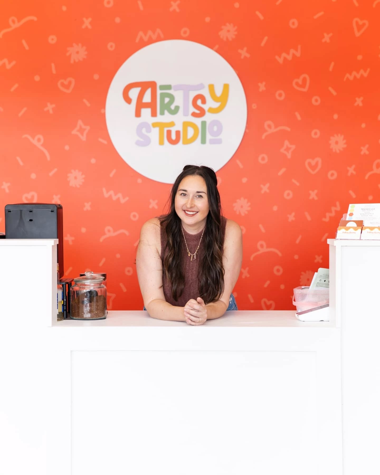 We had the best time shooting brand photos for @artsybham in Trussville! My daughter Bella had an absolute blast and already can’t wait to go back. If you’re looking for a creative, kid-friendly spot, this is the place. Brittney has truly created an experience that’s just as fun for parents as it is for the kids—think coffee in hand, cozy couches, paint-covered smiles, and party planning inspo all in one. Add this to your must-visit list!
•
•
•