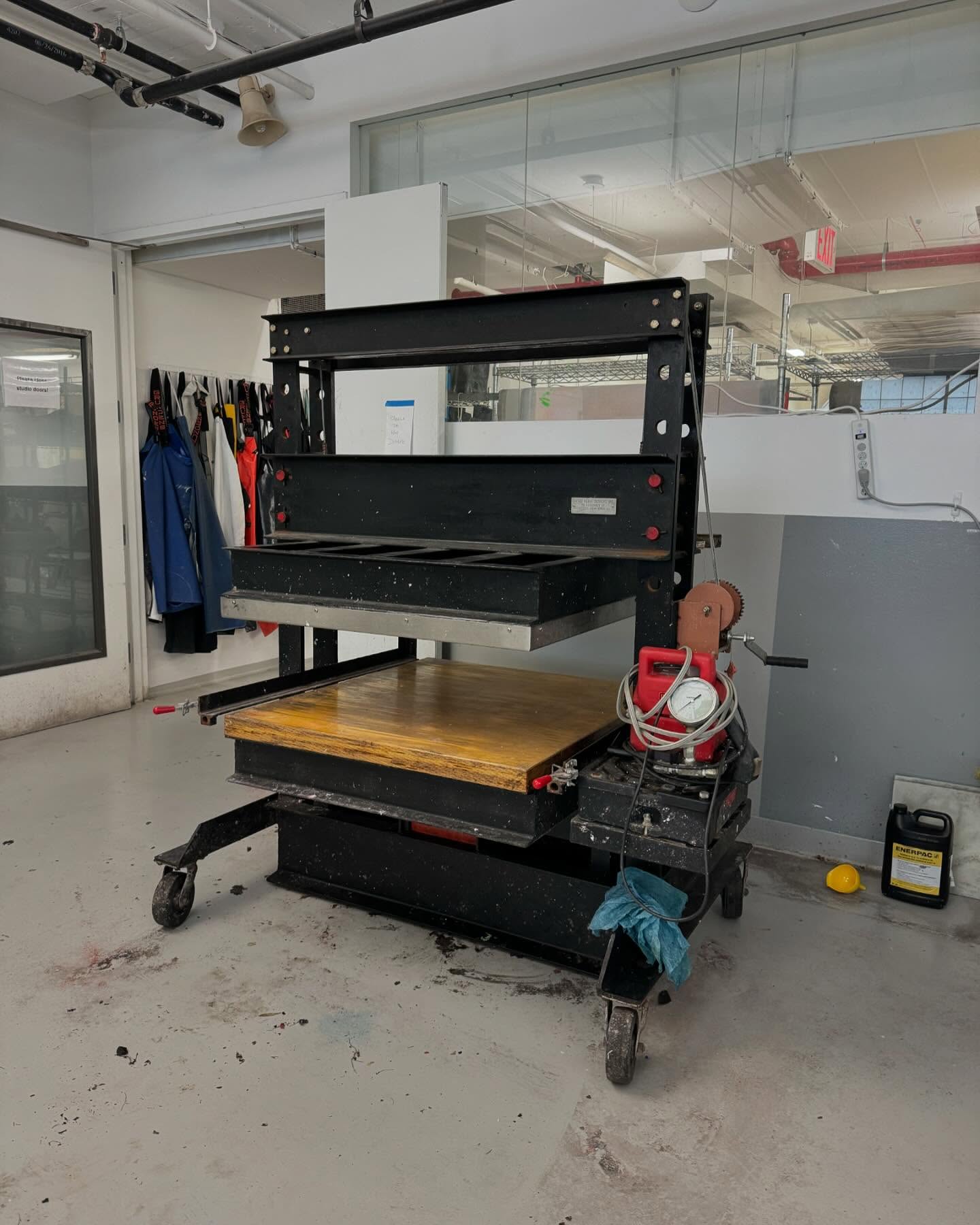 Not our typical type of job but always happy to help! Yesterday we spent the morning at @dieudonnepaper and replaced the 50 ton hydraulic ram and hose on their Reina paper press. It was fun to get inside one of these. #starkpresscompany #printnj #papermaking #paperpress #reinadesigns #davidreina #hydraulicpress #hydraulicrepair #itsstillapress #pressmechanic