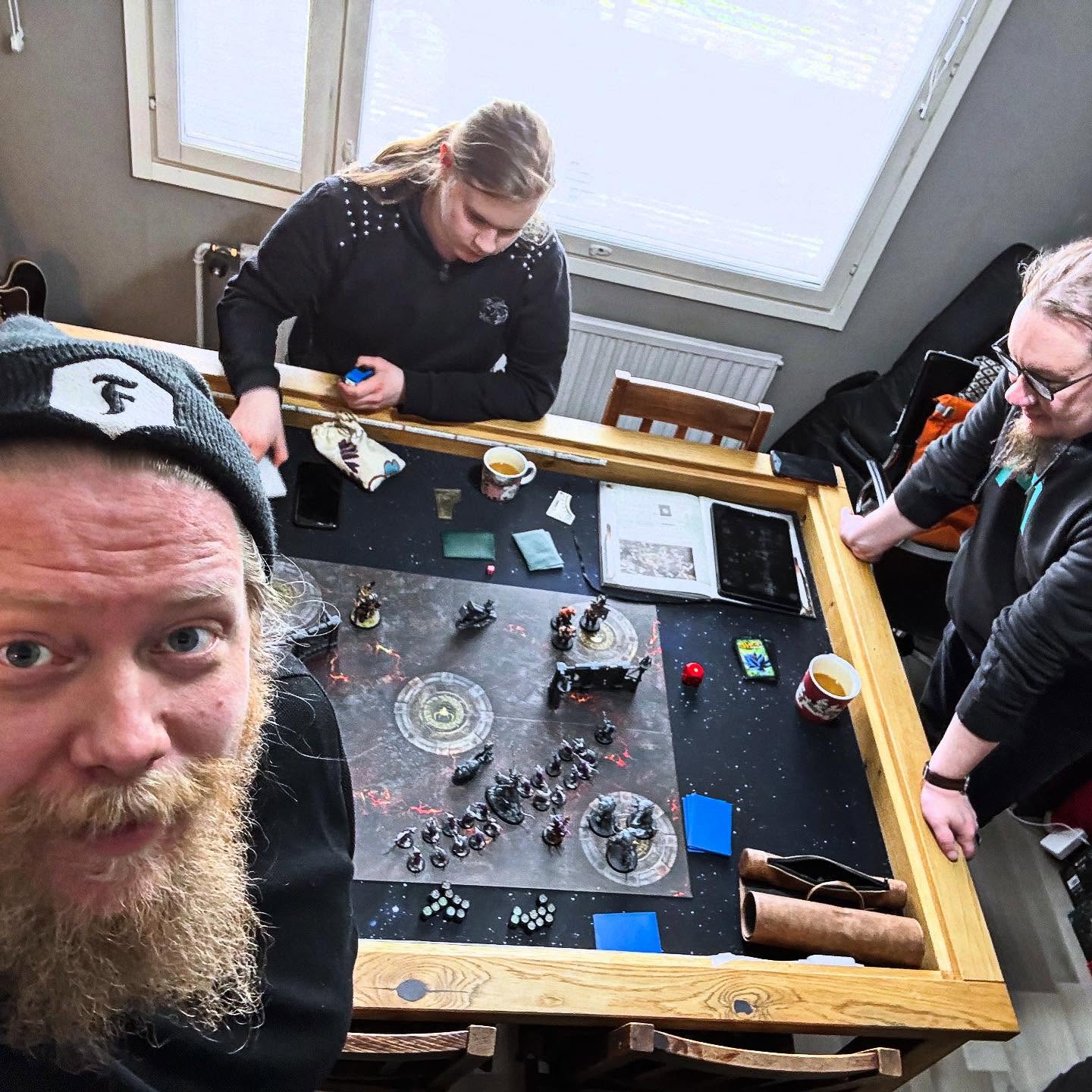 Today i played my first two spearhead games where i played with ”skaven gnawfeast clalwpack” against ”ogor mawtribes” and ”sons of behemat: mancrusher mob”…and i frickin won both of the matches😅😂 Thank you @hannunpelit for giving introduction for the the game! I had a blast! #warhammer #warhammerageofsigmar #warhammerspearhead #spearhead #skaven #skaventide #gnawfeastclawpack #ogor #ogormawtribes #sonsofbehemat #mancrushermob #tabletopgames #tabletopgaming #gamesworkshop #wargaming