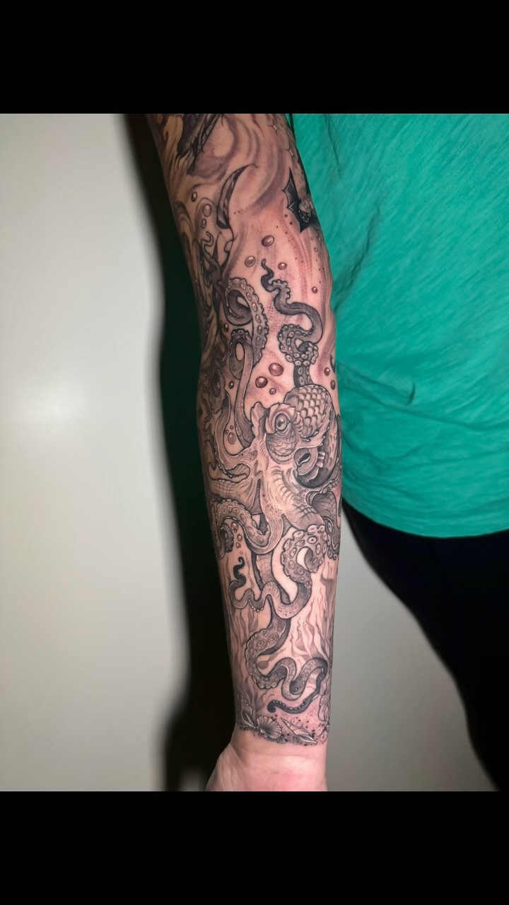 Fantasy sleeve. Zero plans as I went on this one!
#tattoo #fantasytattoo #sleeve #denvertattoo #denvertattooartist #tattoodenver #denverartist
#denvercolorado #coloradotattooartist #blackworktattoos #bishopwand #octopustattoo #mermaidtattoo #castletattoo