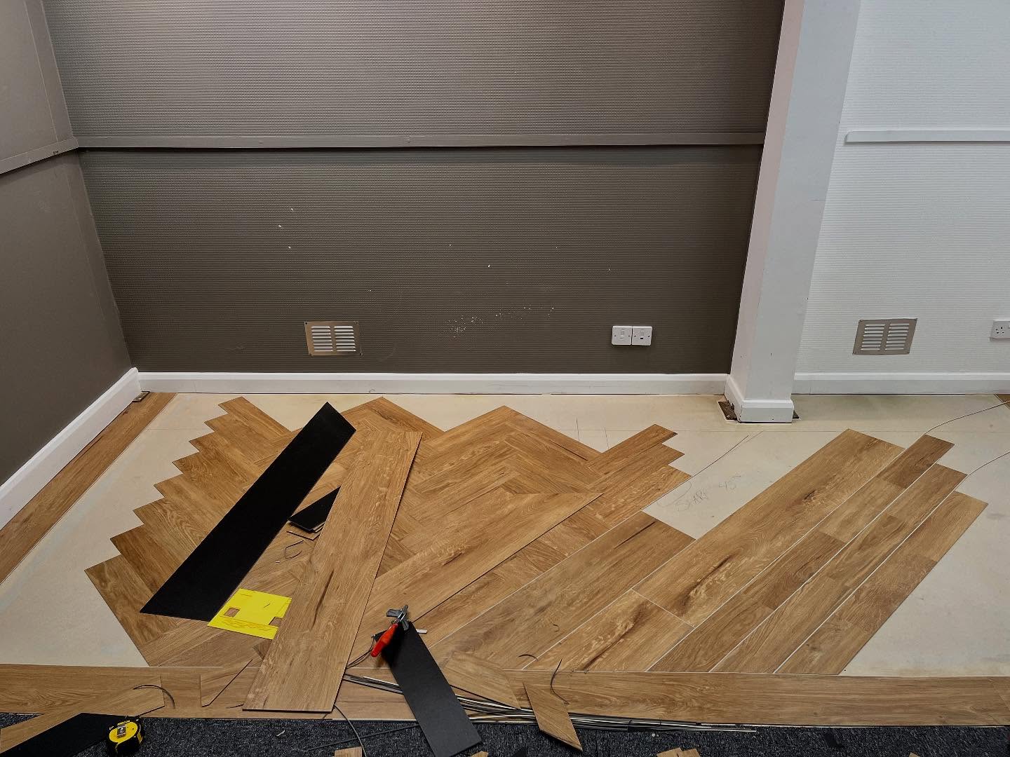 Another showroom update in progress !
@karndean_uk display ahead of our new stands delivery end of the month , stay tuned for finished product !