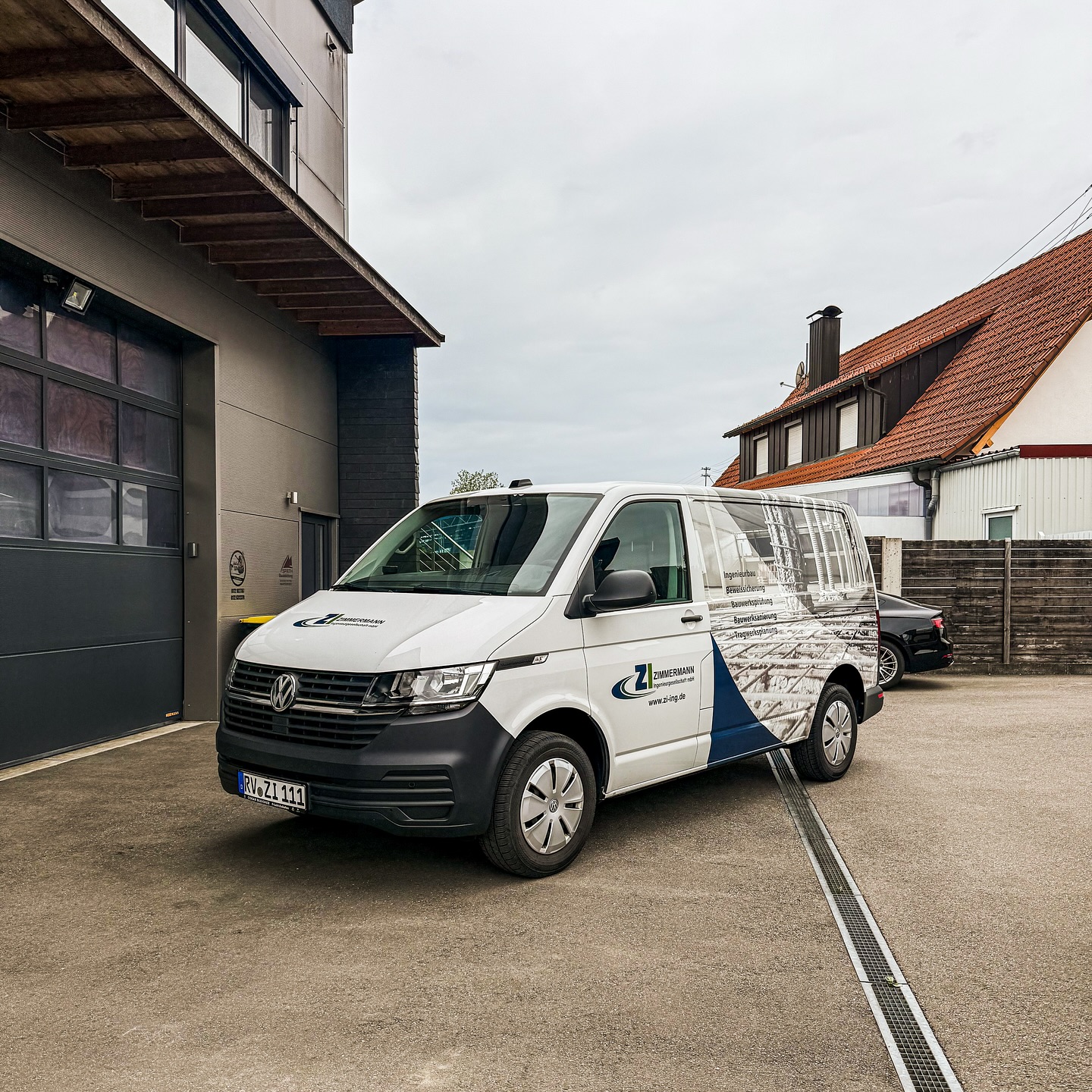 Fahrzeugbeschriftung Inkl. Digitaldruck für @zimmermann_ingenieurbuero 😊
.
.
.
#pawrapping #carwrapping #wrapping #wrapped ##foliert #folierung #Fahrzeugbeschriftung #Ingenieurgesellschaft #ingenieurbau #bauwerksprüfung #baustelle #vw #vwbus #werbetechnik #beschriftung #beschriftungen #fahrzeugbeschriftung #firmenbeschriftung #firmenbranding #firmenwerbung #badwaldsee #waldburg #ravensburg
