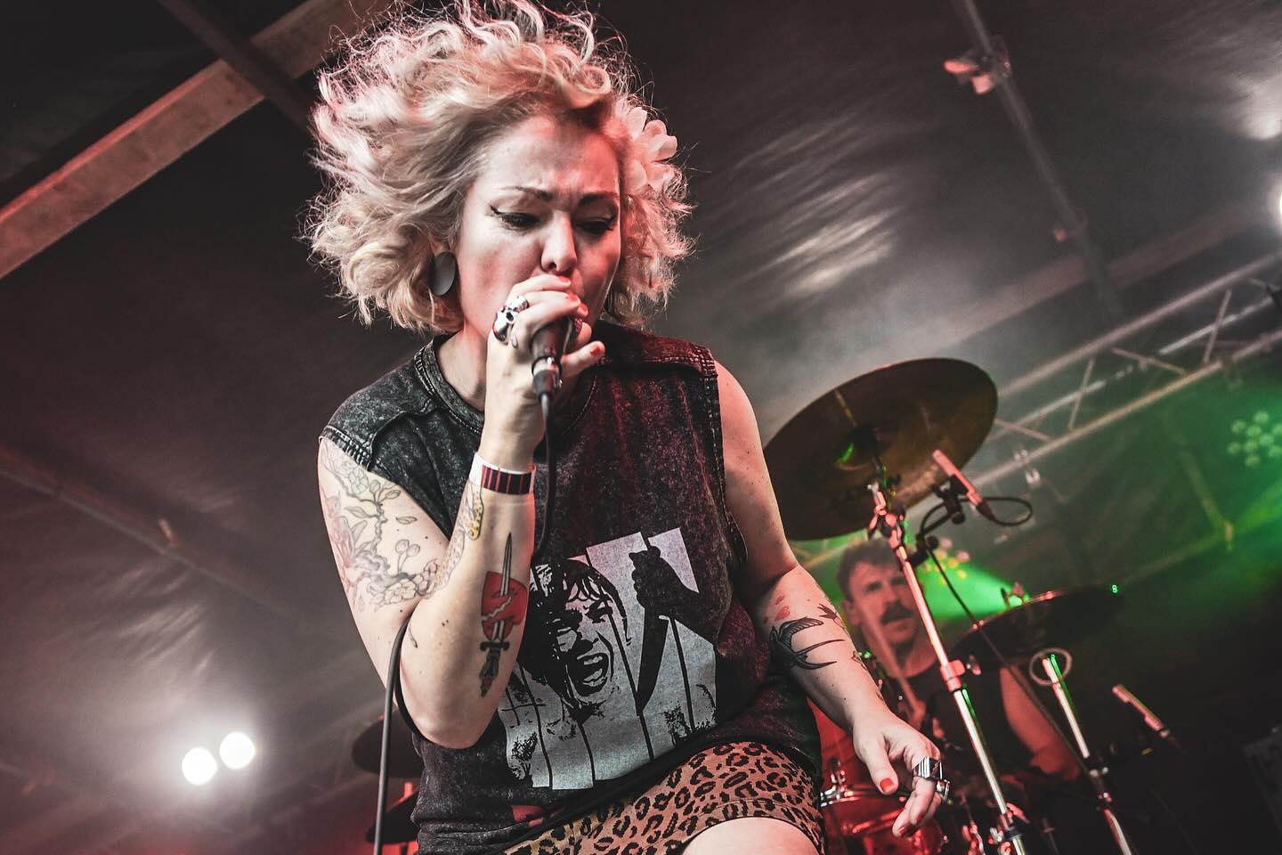 MILA ESKER ERMUA eta VERTIGO ROCK! 🔥🔥🔥
Itzel atzo Ermuan ospatzen den Vertigo Rock-en! Giro eta ikuslego aparta!
Eskerrak eman jaialdi hau aurrera ateratzen duen jende guztiari, hain era xumean egiten duzuen lanagatik. Baita gure kontzertura bertaratu zineten guztioi ere! Gora zuek!
¡Impresionante ayer en el Vertigo Rock que se celebra en Ermua! ¡Gran ambiente y público!
Agradecer a toda la gente que saca adelante este festival de una manera tan humilde. ¡También a todos los que os acercasteis a nuestro concierto! ¡We love you!
Hurrengoak/Siguientes
05/17 Donostia @ @dabadabass
06/06 Bergara @ Plaza (Jaiak)
06/20 Eibar @ Untzaga Plaza (Jaiak)
07/18 TBA (Jaiak)
09/05 Artea @ Plaza (Jaiak)
tickets www.kokein.com
📸 @eideriturriaga