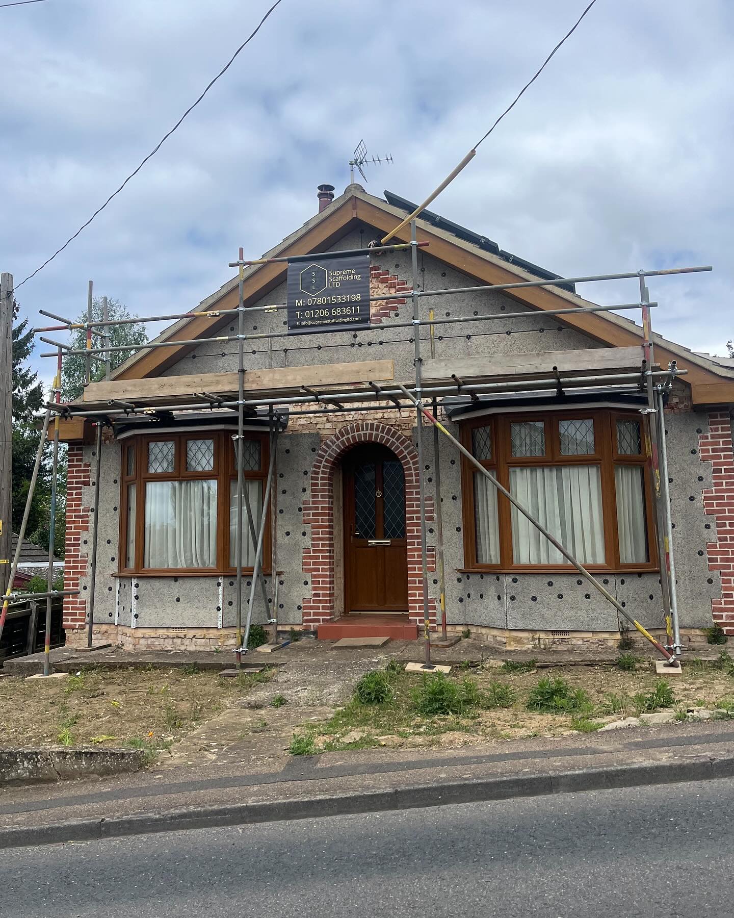 ⭐️7M tower erected for a valued client of ours to allow them to lime render this gable⭐️