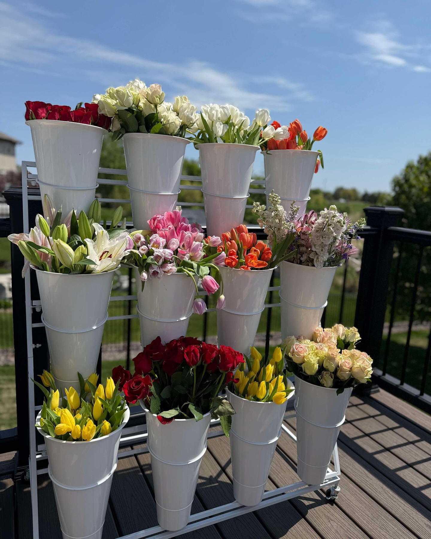 Our flower cart was rented this past weekend and we can’t get over how beautiful it looked!!! 🌷
Inquire to rent it this summer, weekends are booking up quick!! 🙌🏻