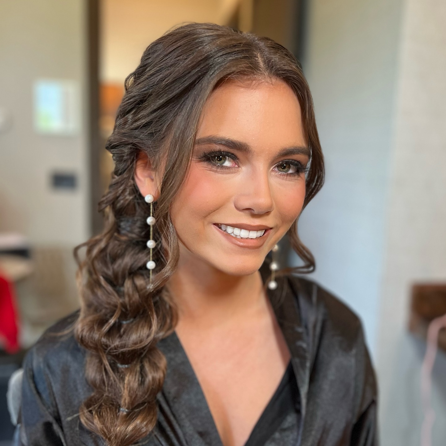 CAMRYN 🖤 I love doing soft glam on brunettes! idk what it is, but I love the richness I can put into the makeup without making it dark or dramatic! 🫶
another model from our Efflorescence creative shoot with @barnatbayhorse @weddingfloralsbypatty @anniecoevents 🫶
hair @christina.urbanstudio 🥰
#indianapolismakeupartist #indianapolismakeup #indybrides #indianapoliswedding #cincinnatimakeupartist #louisvillemakeupartist #midwestwedding #indianawedding #travelmua #destinationwedding #professionalmua #indianapolisbridalmakeup