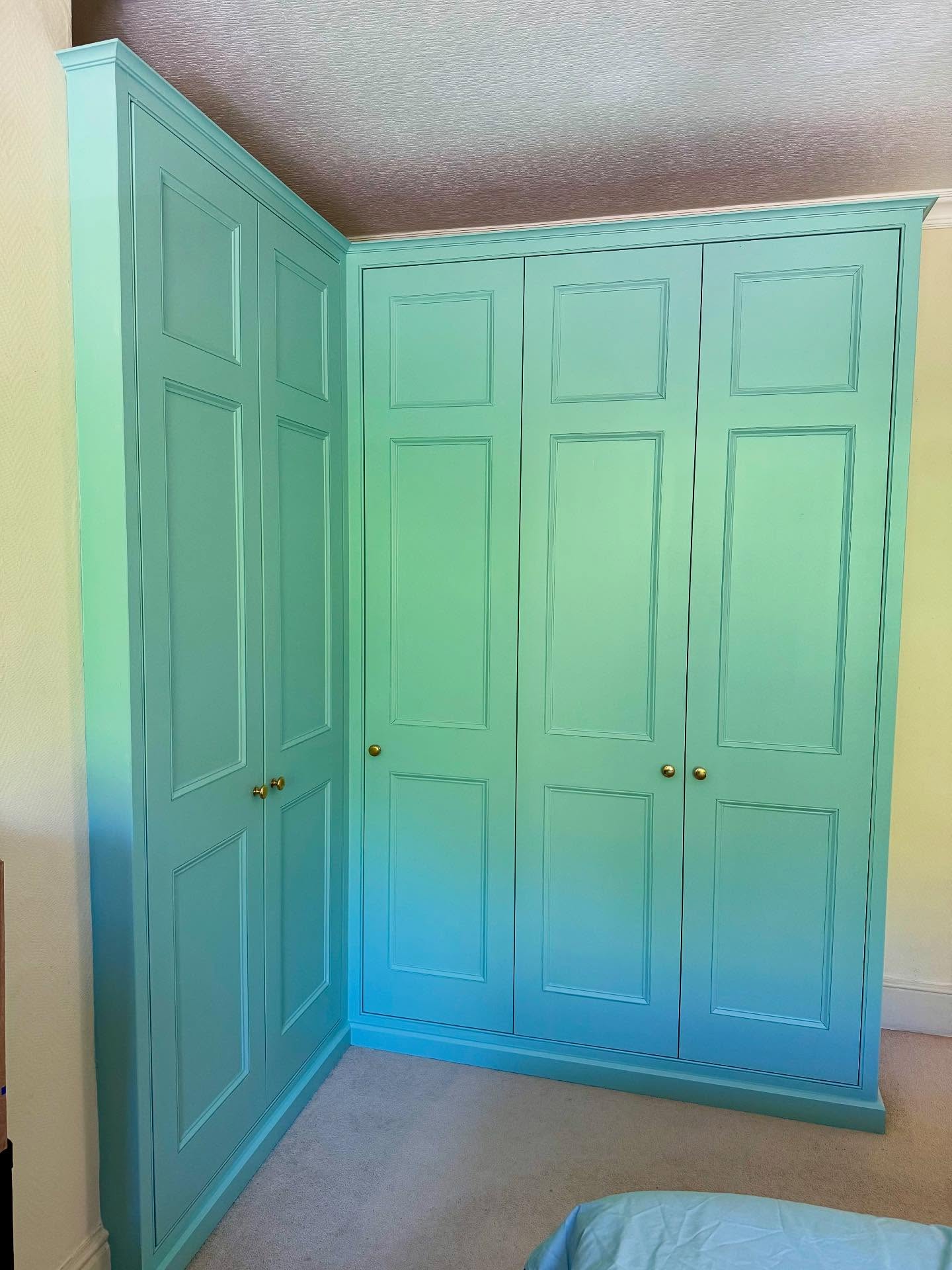 Just a few photos from the latest project. A corner wardrobe with storage that goes all the way to the corner, no wasted space here. Turned out pretty similar to my sketch for the quote too. Happy days. Set the corner door on 170 degrees hinges so you can get right in there. 4 soft close drawers and lots of storage space all round. The clients are thinking of changing the blue to a slightly darker shade as it is quite blue! We shall see, beautifully assisted by @rivettjonpaul #bath #bathuk #bathsomerset #somerset #carpentry #bespoke #homeinspo #storage #wardrobe #cabinetry