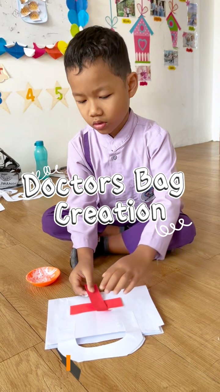 Kreasi Tas Dokter KB (Tema : Profesi)
#binsaniaschoolbintaro #siswatk #tamankanakkanak #sekolah #bintaro #kindergarten #paud #preschool #funlearningforkids #activities #kidsactivityideas #creativity #playgroup