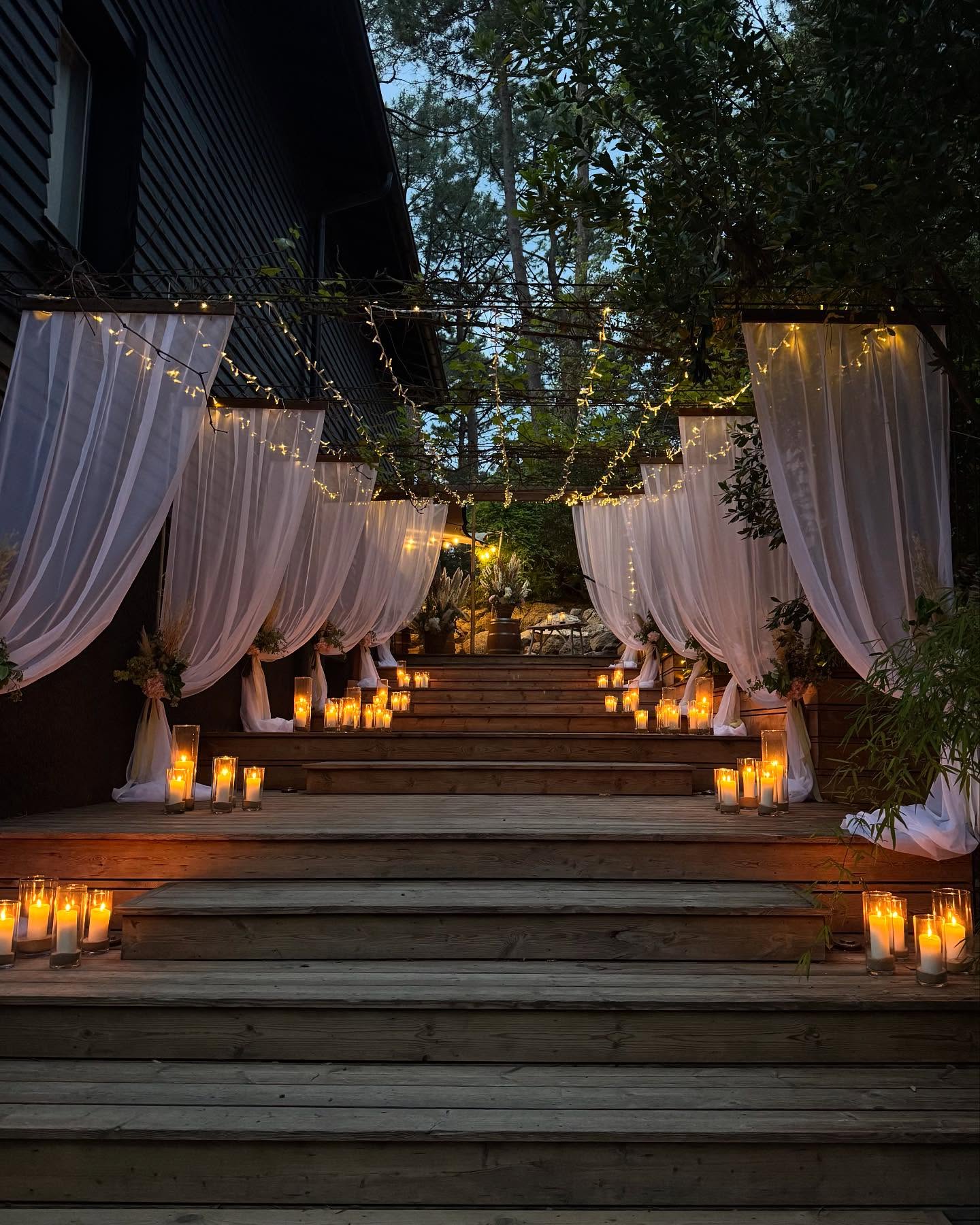 Une parenthèse enchantée au cœur du Cap Ferret… Merci à tous ceux qui ont contribué à sublimer cette soirée. ✨🥂
A magical interlude at the heart of Cap Ferret… Thank you to everyone who helped make this evening unforgettable. ✨🥂
@confidentiel.agency @hug_creation_ambiance @gastronomie_et_prestige @pages_agathe @flairrom @events_tent_concept
#luxurylifestyle #villa #capferret #wedding #photoshoot #wine #bordeaux #prestation #dream #dreamlife