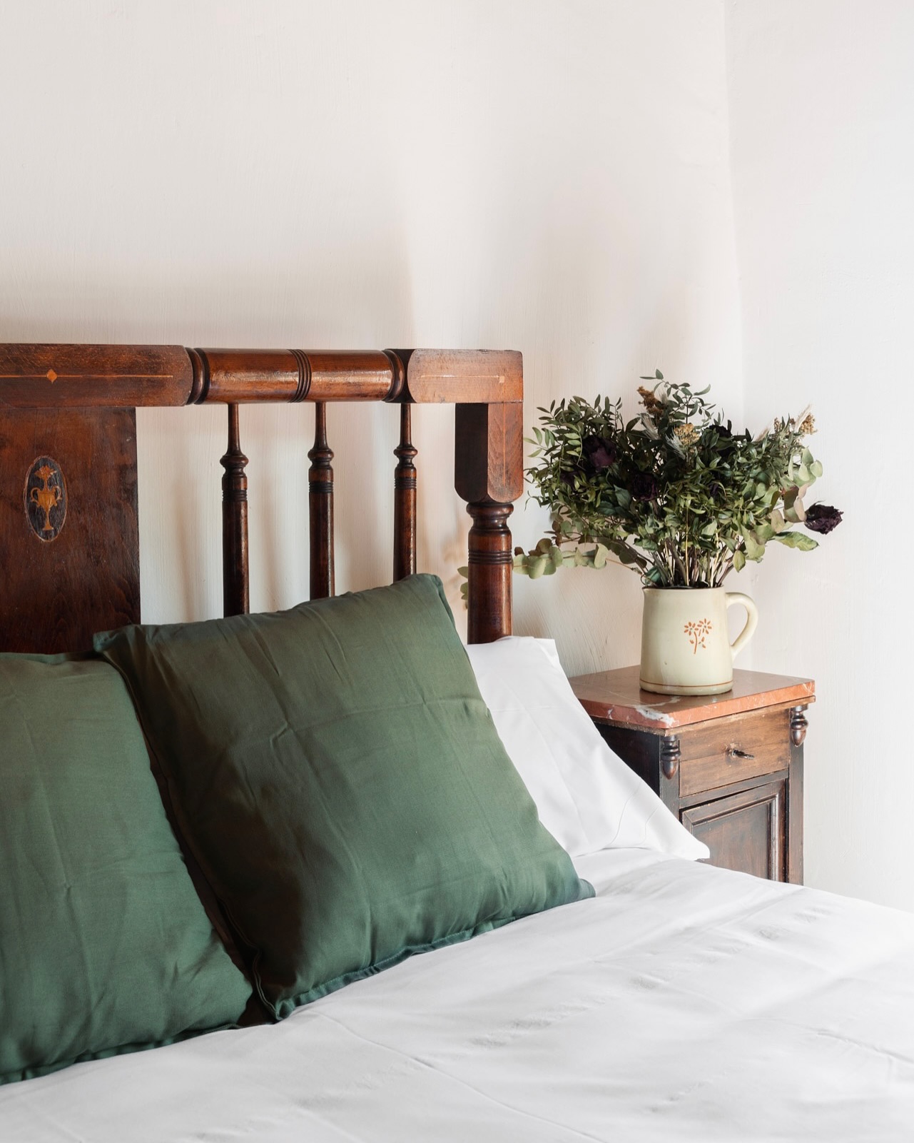 Sneak peak to two of our rooms. ✨ A cozy retreat after a cycling-filled day. Rest up, recharge, and do it all again tomorrow 🏡🚲!
Come stay at @grvlhouse and discover it for yourself 🌾🚲
Hit us up to craft your one-of-a-kind adventure at Gravel House Empordà 🚀
#gravelcycling #gravelbike #adventurecycling #bikepacking #gravelgrind #cyclinglife #gravelriding #explorebybike #graveladventure #ridegravel #pedalandexplore #adventureonwheels #biketrip #recovery #trainingcamp #roadbiking #cyclingtips #cyclingcamp #gironacycling