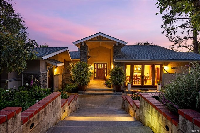 New Listing🏡
646 Norumbega Dr. Monrovia CA 91016
4 Bed | 5 Bath | $2,299,950
Welcome to one of Monrovia’s most breathtaking homes—perched in an exclusive north-of-foothill enclave with unmatched 180° panoramic views from downtown Los Angeles to Catalina Island. 🌇🌴
This custom-built residence is the ultimate retreat for luxury living:
✨ Expansive deck perfect for sunset dinners
🍷 900-bottle climate-controlled wine cellar
🔥 Cozy fireplaces in both the living room and primary suite
👨🍳 Gourmet kitchen with oversized island, pro-grade appliances & breakfast nook with a view
🛁 Spa-like primary bath with dual vanities, soaking tub & private deck access
📚 Office space + lower level family room & bonus rooms
🌿 Lush garden with citrus, avocado, kale & more
🏡 Detached guest house (proven Airbnb income opportunity!)
Ideal for entertainers, nature lovers, and those seeking serenity just minutes from Old Town Monrovia, parks, trails, and top-rated schools.
📍DM or give us a call us for a private tour
Espi Bagwell + Partners
DRE#01168881
(626)824-2267
espi.bagwell@kw.com
#justlisted #newlisting #monrovia #hilltophome #realtor #milliondollarlisting #milliondollarhomes #winecellars #winecellar #4bedroom #monroviacalifornia #monroviarealtor #monroviarealestate #luxuryrealestate #luxuryliving #luxurylistings #luxuryrealestateagent #luxuryrealtor #fireplace #fyp #realestate #housetour #hometour #luxuryhomes #losangeles #la #realtor #forsale #architecture #architecturaldigest