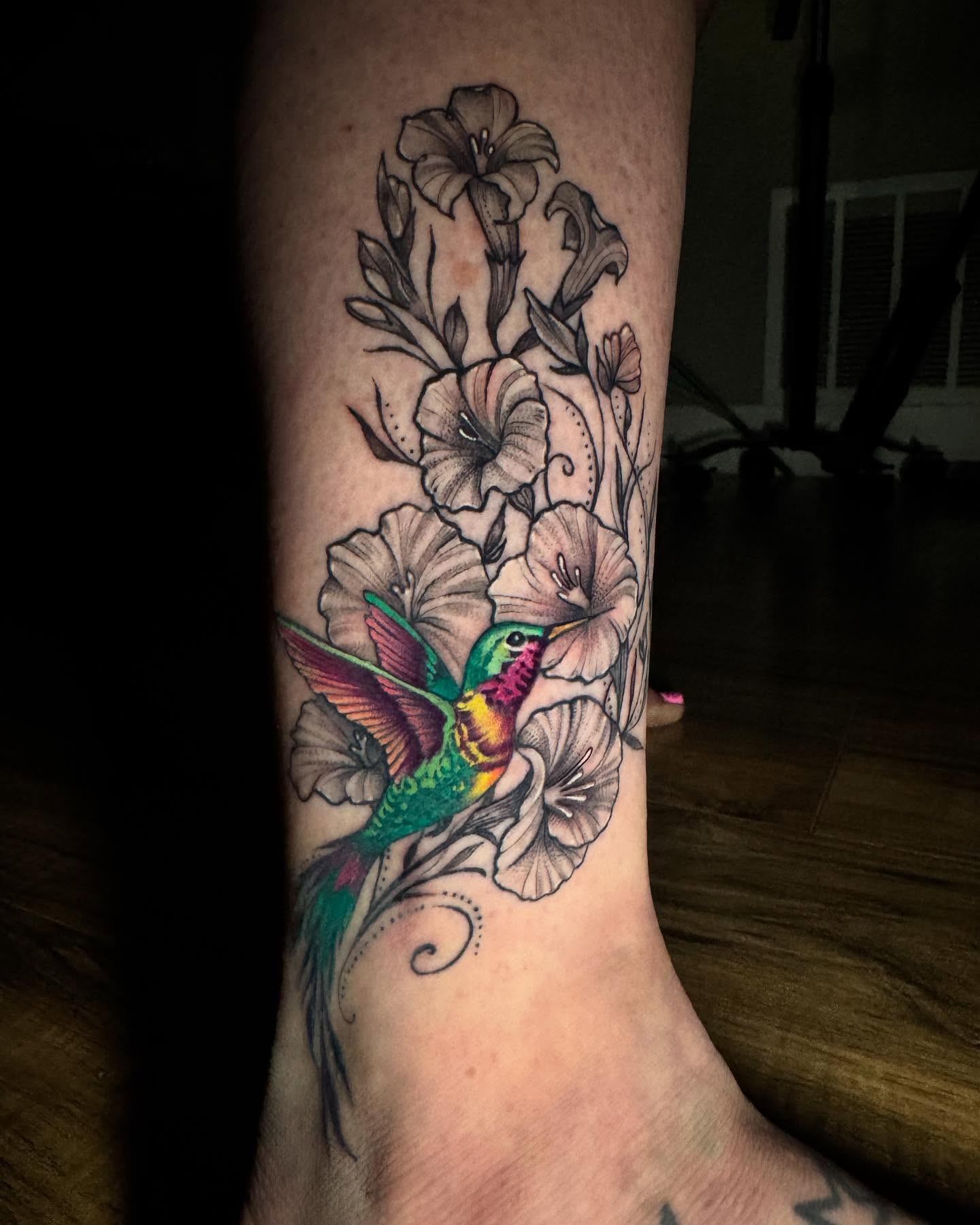 Flowers healed, color fresh. Heather has been with me since the very beginning of my tattoo journey, and I’m endlessly grateful for her support. This hummingbird is a special memorial piece for her grandmother.
#denvertattoo #denvertattooartist #coloradotattoo
#denvercolorado #coloradotattooartist #humingbird