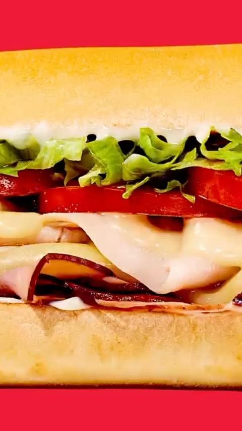 Challenge: creating videos without being able to record content because there were no restaurants yet in Canada
Solution: getting creative with photo and graphics and adding movement to them with motion design
#graphicdesign #contentcreation #motion #montreal #creativedirection