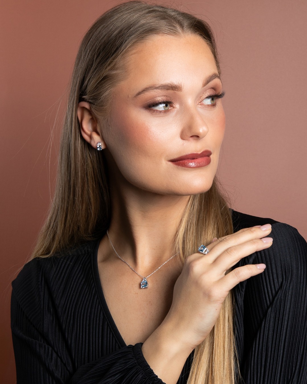 Have you explored our new collection, yet? Glittering Soirée features elegant pops of colour, including options for your 'something blue' 💙
#DiamonfireJewellery #AffordableLuxury #Diamonfire #DiamonfireUK #SomethingBlue #DiamondAlternative