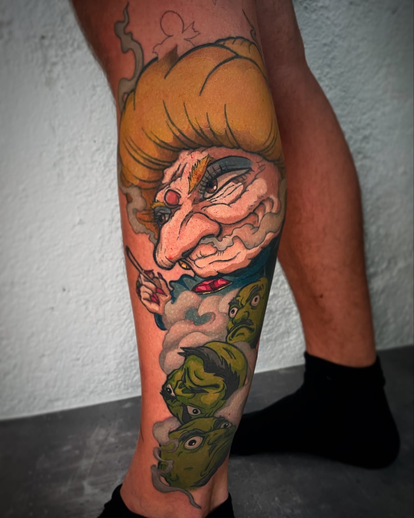 Yubaba - I started a ghibli leg last year and would like to finally show you a part of it 🫶🏻 this leg sleeve is in progress
#ghiblitattoo #yubaba #colourtattoo #tattoo #inkbooster #animetattoo #anime