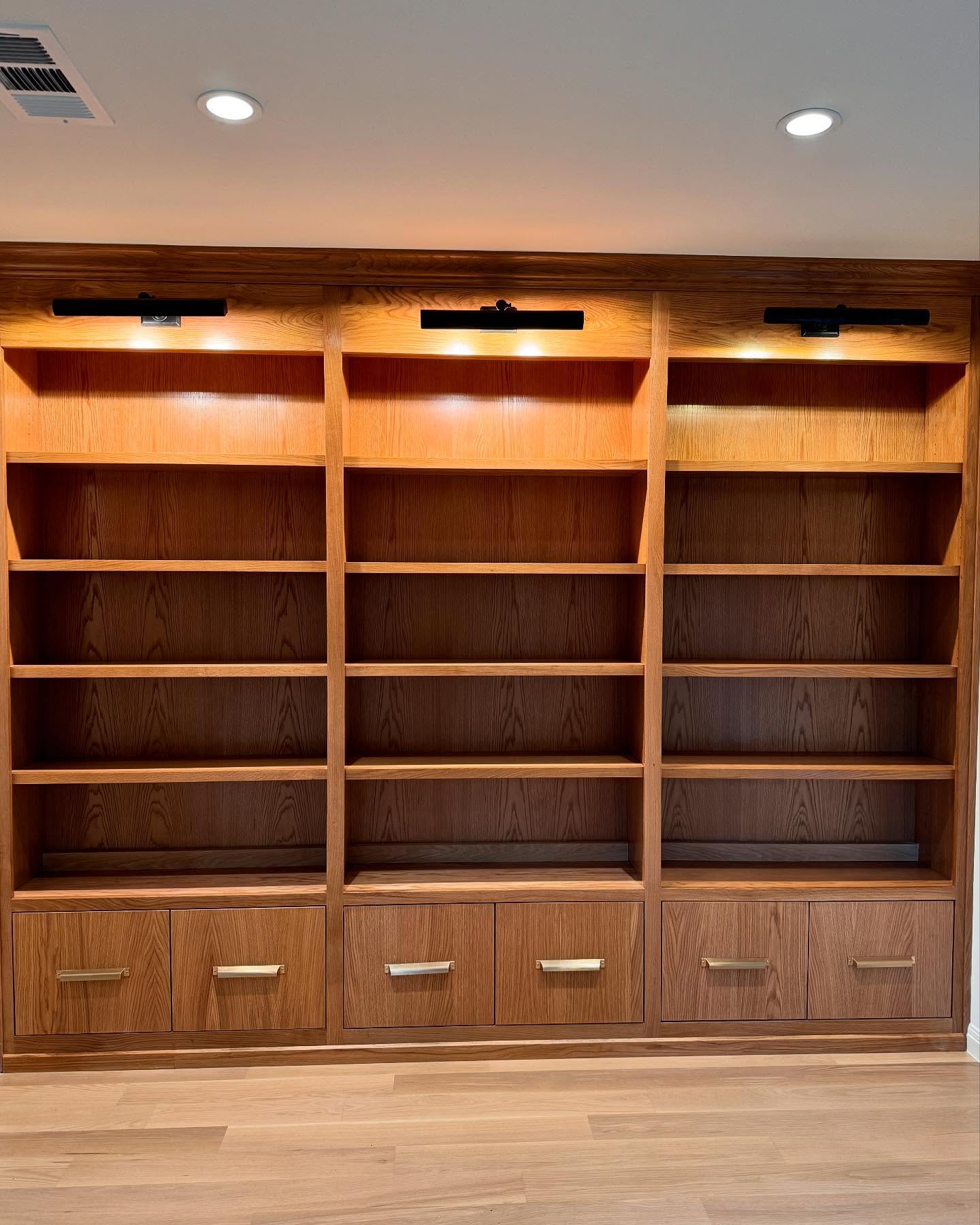 Ready to elevate your workspace? Beautiful white oak bookcases bring sophistication and usefulness to any ordinary office! 💼🖥️
-
-
-
. #WhiteOakBookcase #HomeOfficeDesign
#CustomBookcases
#WoodenBookcases
#OakWoodFurniture
#HomeOfficeOrganization
#BookcaseGoals
#woodworking #customcabinets #OfficeDecor
#RusticChic
#ModernOffice
#WoodenShelves
#booklovers #homeofficeinspo