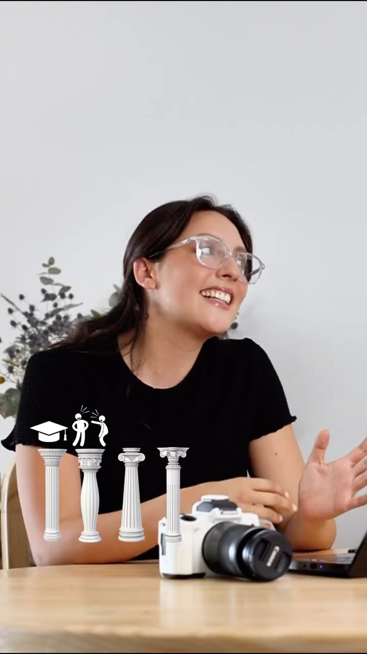 🎯 ¿No sabes qué publicar? Aquí está la clave: CONTENT PILLARS 🔥
Los pilares de contenido son la base de una estrategia sólida en redes sociales. Te ayudan a organizar tus ideas, conectar con tu audiencia y crear contenido con propósito.
✨ Ejemplos de Content Pillars según tu negocio:
📌 Educativo → Tips, tutoriales, consejos.
📌 Entretenimiento → Memes, tendencias, storytelling.
📌 Inspiracional → Casos de éxito, frases motivacionales.
📌 Ventas/Promocional → Ofertas, lanzamientos, testimonios.
📌 Detrás de cámaras → Tu proceso, equipo, día a día.
💡 Tip: Define 3-5 pilares que se alineen con tu marca y con lo que tu audiencia quiere ver. ¡Verás cómo tu estrategia cambia por completo!
📲 ¿Cuáles son tus pilares de contenido? Cuéntanos en los comentarios 👇
#MarketingDigitalChile #EstrategiaDeContenido #ContentPillars #RedesSociales #LaSerena #ContenidoQueVende