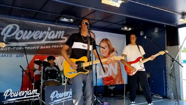 Part 1- Swipe for more Powerjam bands and the amazing crowd they drew @richmondmayfair!
Part 1 videos feature Powerjam bands:
1. “Bluezd’, 2’Velvet Eye’, 3.’Minor Rev’, 4. Onda + photos of all Powerjam bands onstage at the event!
A huge thanks to everyone who came, to the committee for having Powerjam entertain this fantastic crowd, to Riverside Radio for their superb live broadcast, and Be Richmond for sponsoring the stage!
🎥@qmotivejay + Powerjam
📷Powerjam
#notforprofit #powerjambandproject #powerjam @thisisriverside @berichmonduk #musicacademy #richmonduponthames #summerfair