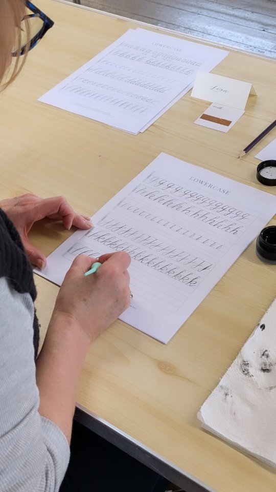 • Join my upcoming calligraphy workshop to enjoy a relaxing and creative morning ✒️
If you’re a novice to the skill, have dipped your pen a little, or have some skills but need some more calligraphy inspiration, then my 2.5 hour Introduction to Modern Calligraphy workshop might be the creativity boost you’re looking for.
Saturday 5th July 2025
10:30am to 1:00pm
Broadway Museum and Art Gallery, WR12 7ET
@broadwaymuseumandartgallery
Book via the link on my profile or DM me for more information!
#cotswoldscalligraphy #cotswoldscalligrapher #cotswoldssmallbusiness #gloucestershiresmallbusiness #calligraphyworkshops #calligraphyworkshop #gloucestershirecalligraphy #creativeworkshop #cotswoldscalligraphyworkshop #cotswoldscreativeworkshop #broadwaymuseumworkshop
