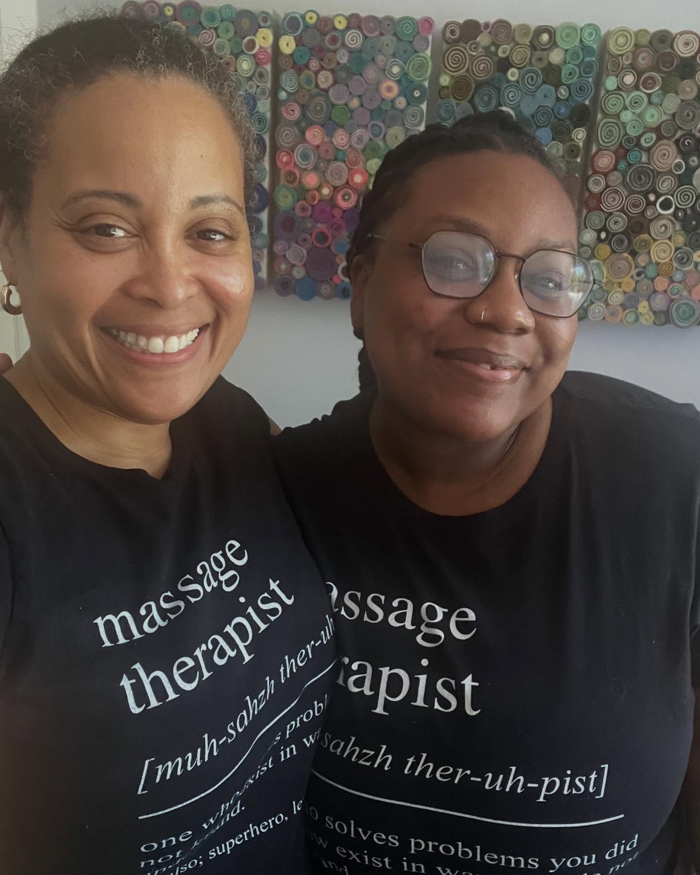 šš½ GREAT HANDS THINK ALIKE
::
We showed up with the same shirt today.
You know what that meansā¦some bodies are about to get ākneadedā real goooood!
::
#thekneadingwell
#massagetherapist
#catonsvillemassage
#baltimoremassage
#feelbetter
#movebetter
#healbetter
#livebetter