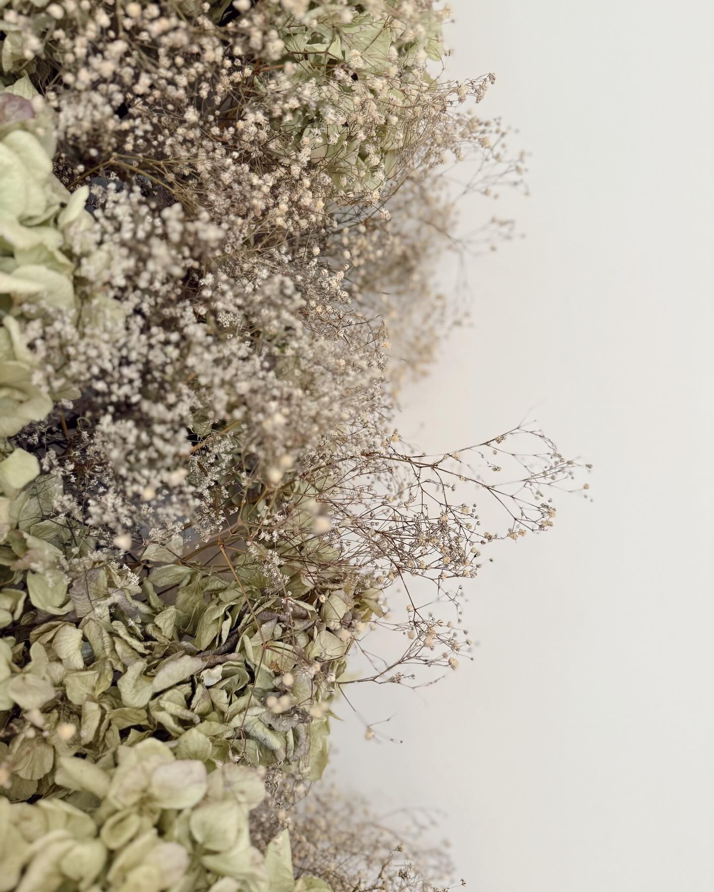 Loving our new dried floral arrangement by the talented Jolene from @estelleflowersnz,