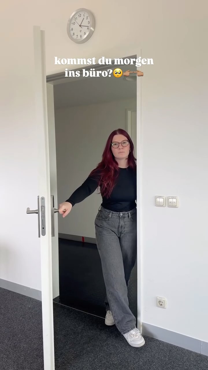 Wie oft macht euer Work-Bestie Homeoffice?🥺 #ovgugmbh #magdeburg #teamwork #office #fun