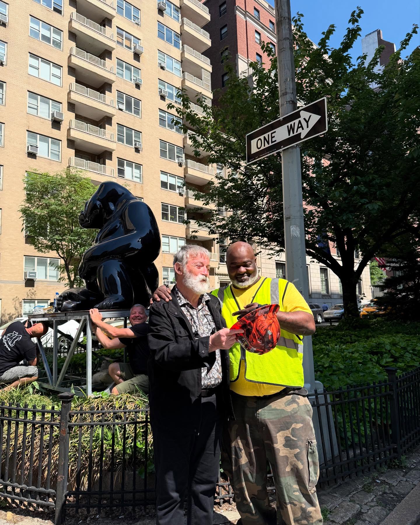 « Les Fragiles Giants » sont prêts pour le vernissage de samedi sur Park Avenue.