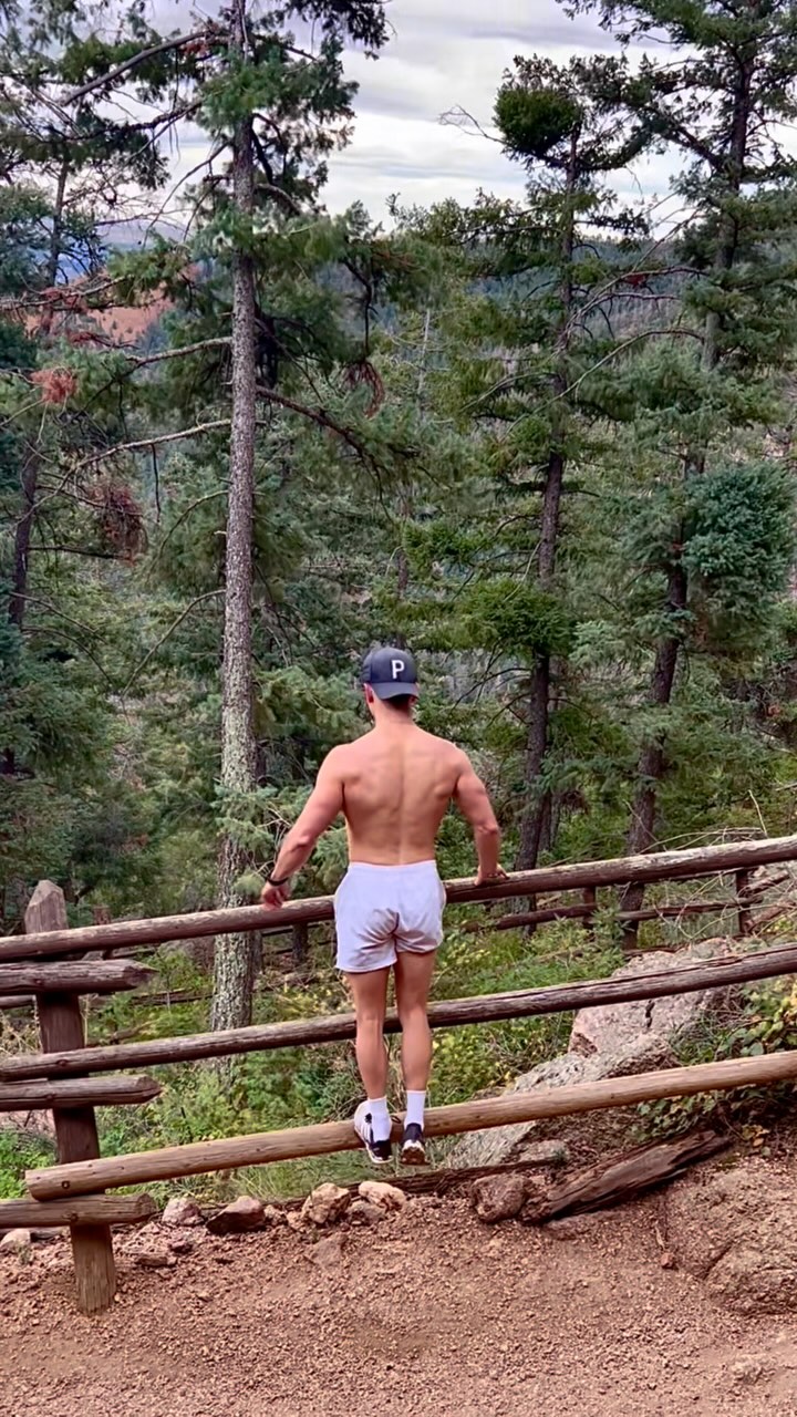 Train when it’s easy, train when it’s hard…and train after a 10 km trail run when you’re on top of a mountain in Colorado.
.
.
.
.
.
#trainhypr #hyprtraining #hybridtraining #trailrunning #endurancetraining #personaltrainer #enduranceracing #racetraining #hyroxtraining #hyrox #trailracing #adidas #adidasterrex