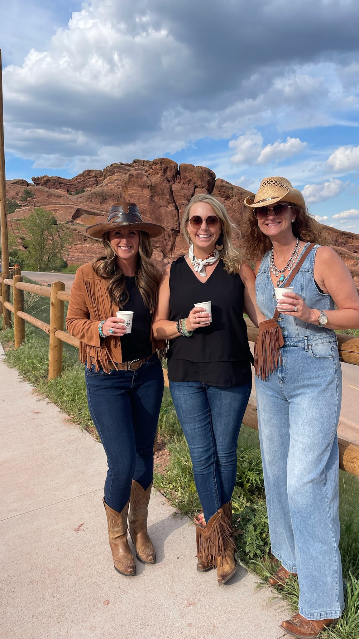 Colorado, you sure were good to us 🥹🫶🏔️🎶
Until next time ❤️
📍 @redrocksco
🎶 @turnpiketroubadours
🎶 @robertearlkeen1
🎶 @waylonwyatt
📍 Golden @visitgoldenco
✍️ @jackmora_art @faithtattoogallery
🔮 @goldenrockshop
📍 Estes Park 🏔️
🥾 @rockynps
🐎 @nationalparkgatewaystables
🥩 @birdandjim
🤠 @estesparkoutfitters
📍 @littlebearlive 🐻
🎶 @not_quite_brothers
👨🎤 @sergiosartandmusic