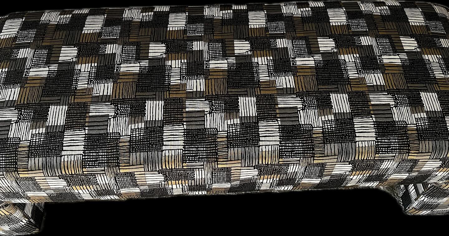 Our newest addition to our custom upholstery line collection
The “Sylvia bench”
Benches offer a range of benefits for homes, from saving space and adding storage to enhancing decor and creating more communal space. They’re versatile, affordable, and can be used in various rooms, like dining areas, entryways, and even bedrooms
They can add oomph to any area of the home .
We also love them in living rooms and in front of a fireplace
From mid century, traditional or transitional
They work in every style home..
Dm or ring us for pricing
.
.
.
.
.
#PKD #custom #customupholstery #bench #interiordesign #seatingarea #koviefabrics