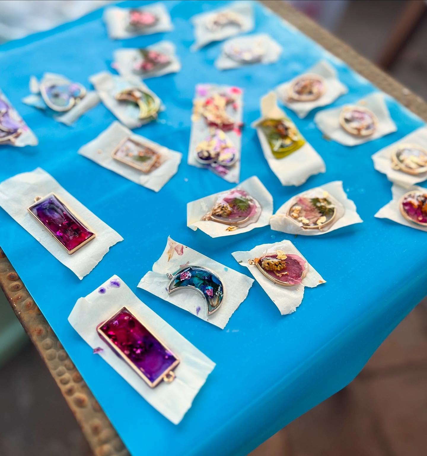 We’re testing out some new techniques for one of our favorite summer classes—DIY Crafting! Miss Elise and Miss Liz have been experimenting with bezels and resin, and let’s just say… it’s looking very cool so far.
This fun, hands-on camp will be offered in several districts this summer:
Centennial: isd12.ce.eleyo.com/course/5491/summer-2025/diy-crafting-entering-gr-1-6
Edina: edina.ce.eleyo.com/course/20890/ youth-summer-2025/diy-crafting-gr-6-12
Shakopee: shakopee.reg.eleyo.com/course/963/summer-2025/diy-crafting-camp
White Bear Lake: whitebear.ce.eleyo.com/course/5881/youth-summer-2025/csga-diy-crafting-gr-3-8
#CSGA #CSGAenrichment #DIYKids #SummerCampMN #CraftyKids #EdinaMoms #ShakopeeMN #CentennialMN #WhiteBearLakeMN #MinnesotaMoms #SummerFunForKids #ResinCrafts #KidMakers #CreativeKids #ThingsToDoMN #TwinCitiesParents #MNCamps