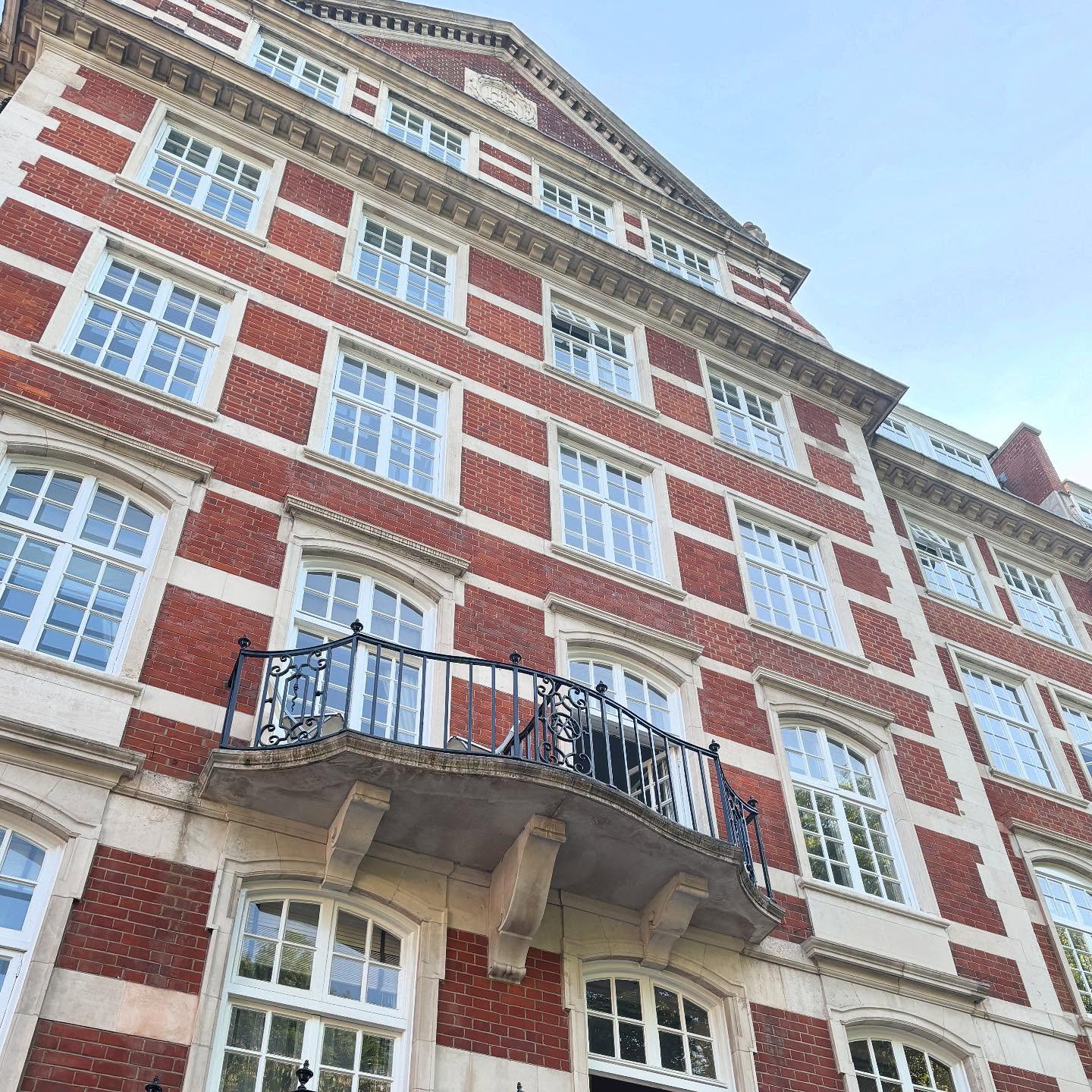 Pics from my Penthouse project in st John’s Wood. #interiordesign #londoninterior #renovation #homestyling #goldersgreen #finchley #hampstead #millhill #design #designer #architecture #homedesign #eastFinchley #moderndesign #interiordesign #moodboard #styling #interiorlondon #kitchenisland #kitchendesign #mood board. #homeoffice