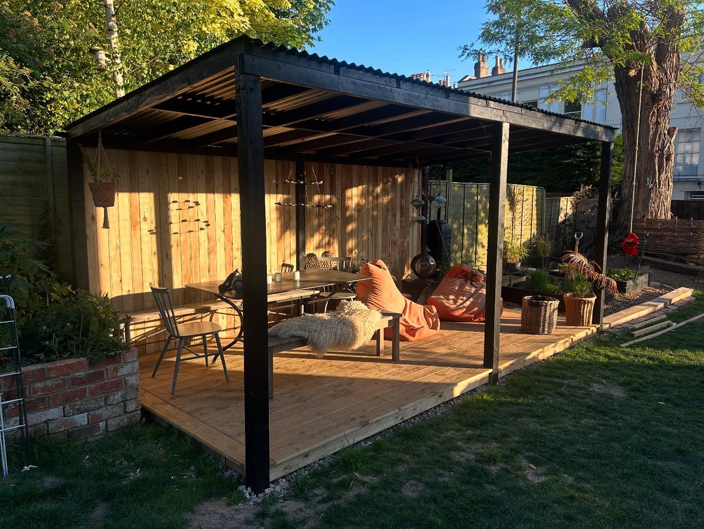 Bespoke outdoor garden pad just in time for summer BBQs 👌☀️