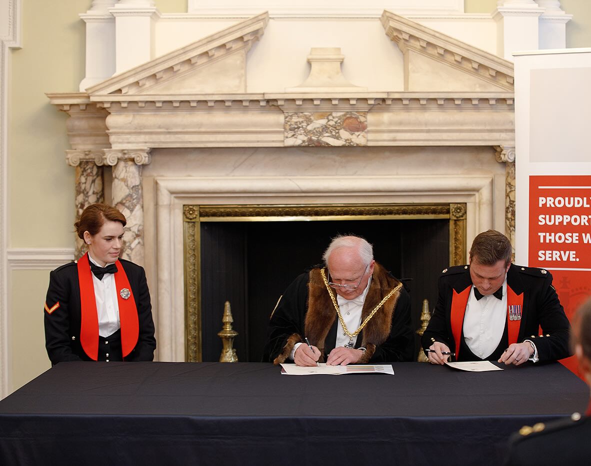 Signing of the Armed Forces Covenant at the Mansion House on Friday 9th May 2025 in the presence of the Lady Mayoress. The Farriers’ Company is extremely proud of its military affiliations.