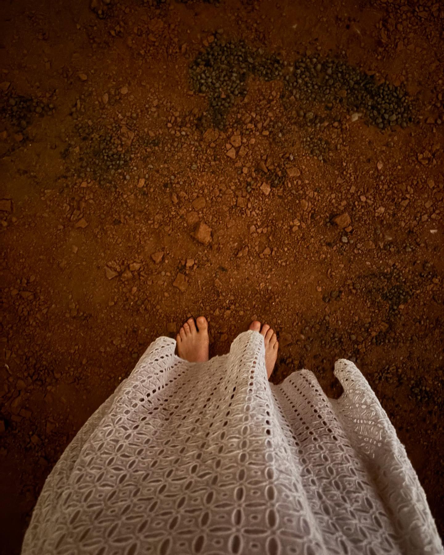 Earth
the purple scalp of the earth
combed in autumn
and times of famine
the metal bones of the earth
extracted by hand
the church above the earth
arms of our clock crucified
all is taken.
01 John Berger, ‘Eight Poems of Emigration - 2. Earth’,
#grounded #yerebasan @turkiyepavilion.venice @crnrdm @labiennale #labienalledivenezia #berger #earth