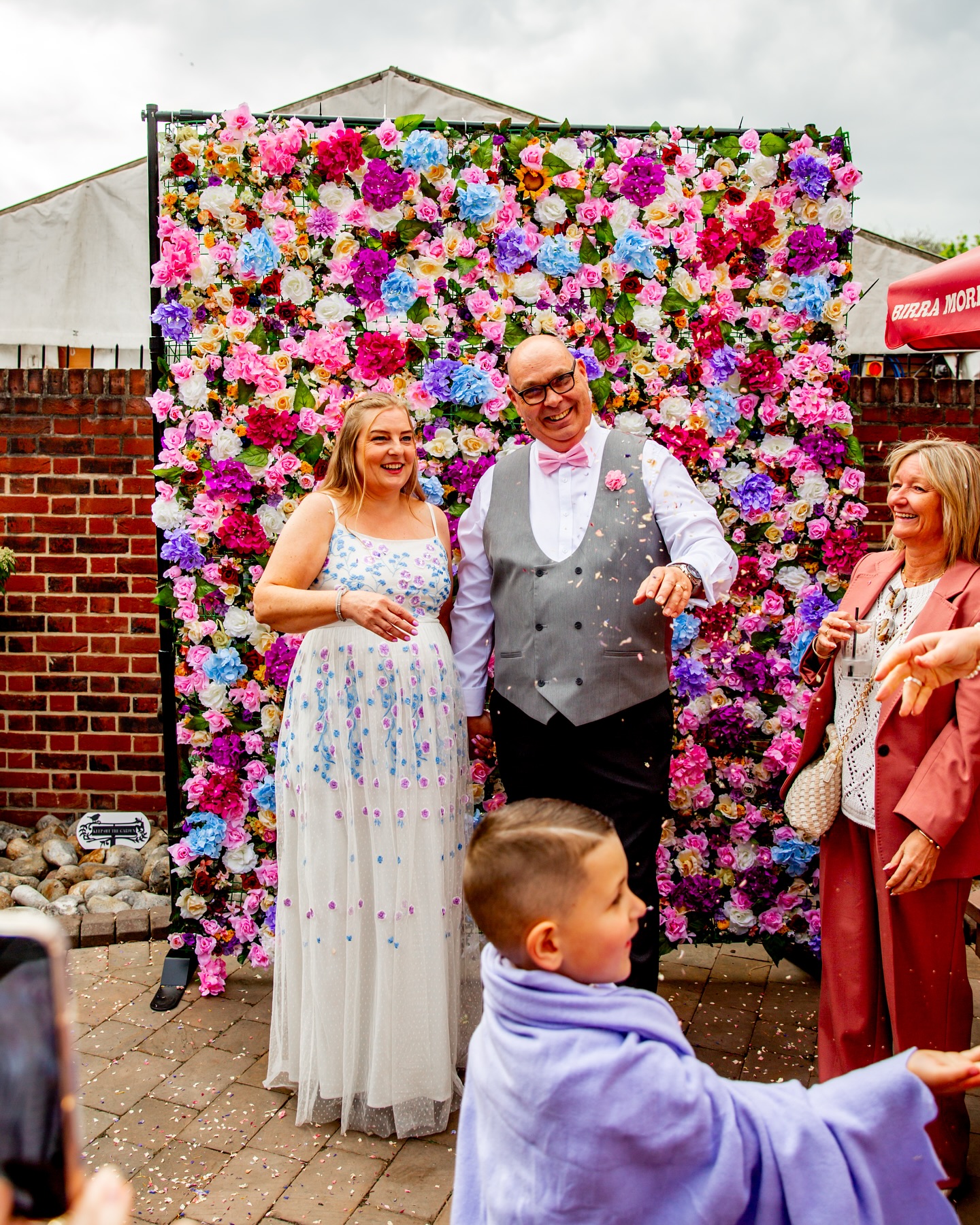 🌸 M & L 🌸 // Such a fun & relaxed day was had at Isaac’s On The Quay in the heart of Ipswich ☺️
This wonderful pair wanted a super laid back day and boy did Isaac’s private beer garden with a BBQ deliver that! 🥰
It was a little on the cooler side, so M & L had provided a basket of blankets to keep everyone toasty…Except, they were mostly for the kids dressing as ghosts or wearing a superhero cape 🤣
VENUE: @isaacsweddingsandevents - A lively yet cosy pub/bar/restaurant with the most stunningly rustic ceremony room and private beer garden for functions. A true Ipswich gem if you’re after an intimate & relaxed wedding 🥂
.
.
.
.
#ipswichwedding #ipswichweddingphotography #ipswichweddingvenue #candidweddingphotographers #isaacsonthequay #isaacsonthequaywedding #colourfulweddinginspo #naturalweddingphotographers #springweddingflowers #springweddinginspo #quirkyweddingphotography #smallweddingvenues #smallweddinginspo