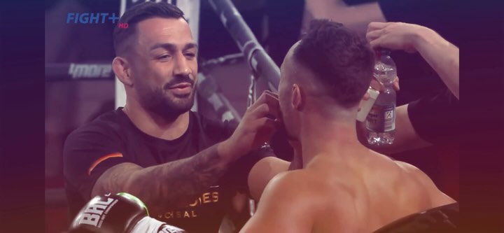 Am Samstag hat @maxi_graf712 bei @bossart.events in der Schweiz für unser #teamgoldenglovesbruchsal im Co-Main-Event gekämpft 🥊
Leider haben die Punktrichter, trotz jeweils zwei gegenseitiger Knockdowns in den drei Runden, nicht zugunsten unserer Ecke gestimmt. Schaut euch die Highlights der erste Runde an - was für ein krasser Fight 💥💣