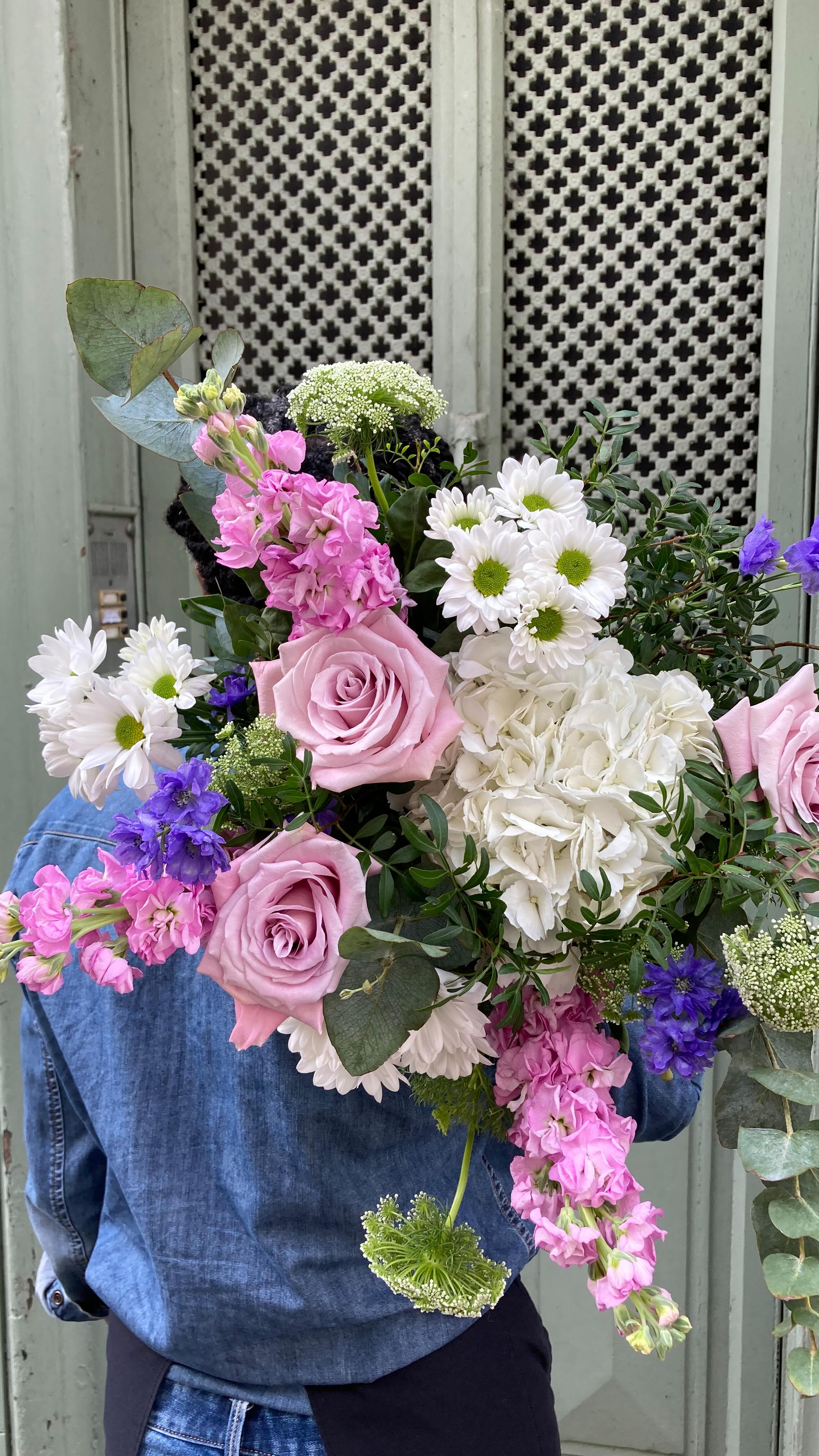 💐 Ce matin réception des fleurs fraîches et confection des bouquets dans la foulée ! On s’active sans perdre une minute 😊
#orvegetal #orvegetalpau #artisanfleuriste #paumaville #fleuristepau #fêtedesmères #bouquet #paucentre #lesfleurscestlavie