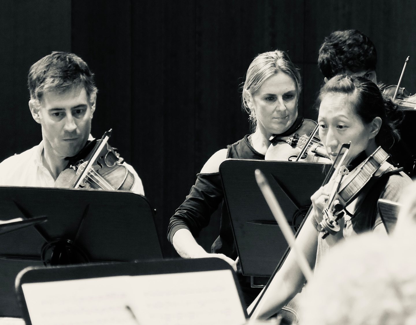 ☀️ UNBESCHWERT! ☀️
1.6.25 I Stadthalle Aalen
KÖNNEN - BEGEISTERUNG - VERBUNDENHEIT
👉 KÖNNEN: 40 Musiker:innen aus deutschen Top-Orchestern gemeinsam auf der Bühne
👉 BEGEISTERUNG: Die Freude am gemeinsamen Konzert in dieser einmaligen Zusammensetzung springt aufs Publikum über
👉 VERBUNDENHEIT: Viele der Musiker:innen stammen ursprünglich aus unserer Region und kommen für dieses Konzert in ihre alte Heimat zurück
👉 Tickets: Link in Bio
Gioachino Rossini: Ouvertüre zu „Der Barbier von Sevilla“
Charles Gounod: Sinfonie Nr. 1 D-Dur
Felix Mendelssohn: Sinfonie Nr. 4 A-Dur „Italienische“
#aalenfestivalorchester #AAFO #Konzert2025 #gerowittich #aalen #ostalbkreis #stadthalleaalen #klassik #stadtaalen #aalenkulturundevent #musikfürdieseele #musikfürsherz #hiddenchampions