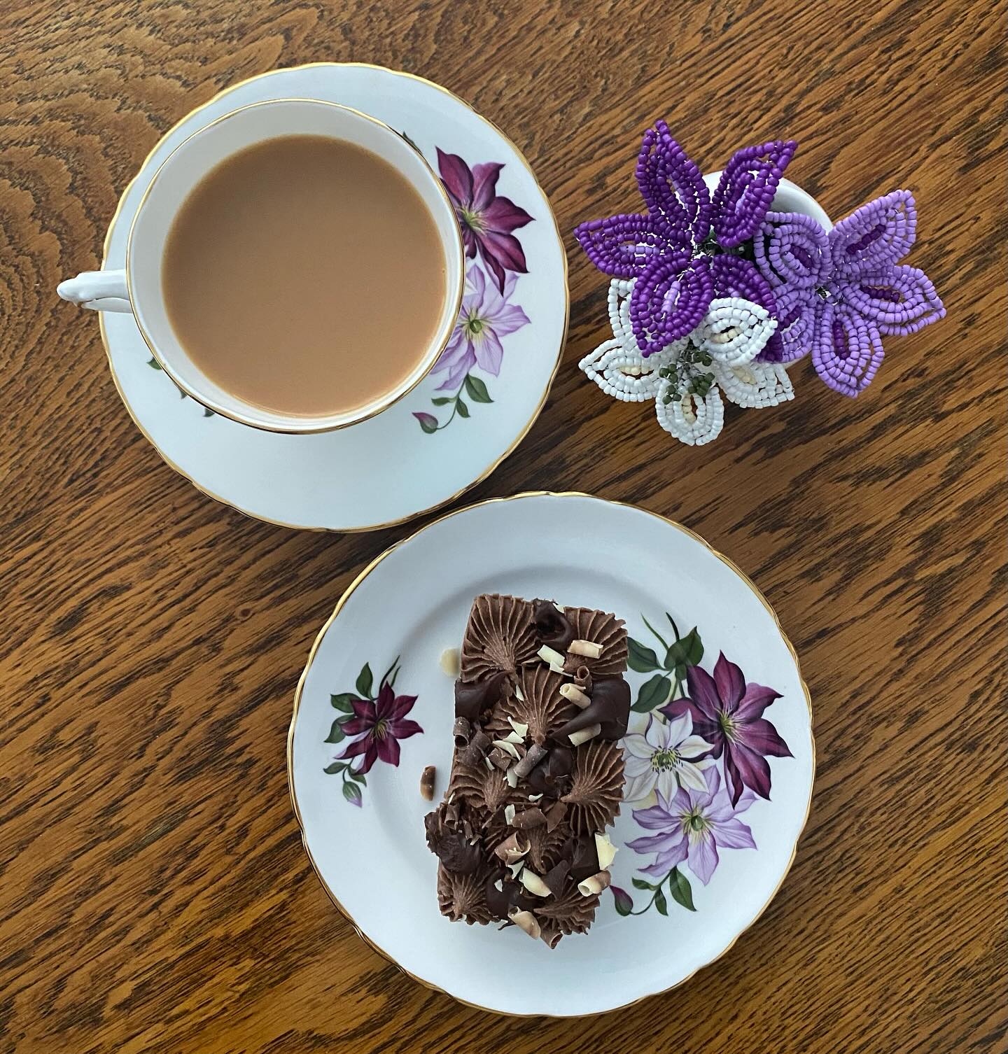 Afternoon tea with matching beaded flowers. Table setting goals.
#afternoontea #beadedflorals #beadedflower #beadflowers #craftkit #craftislife #crafttherapy #tablesettings