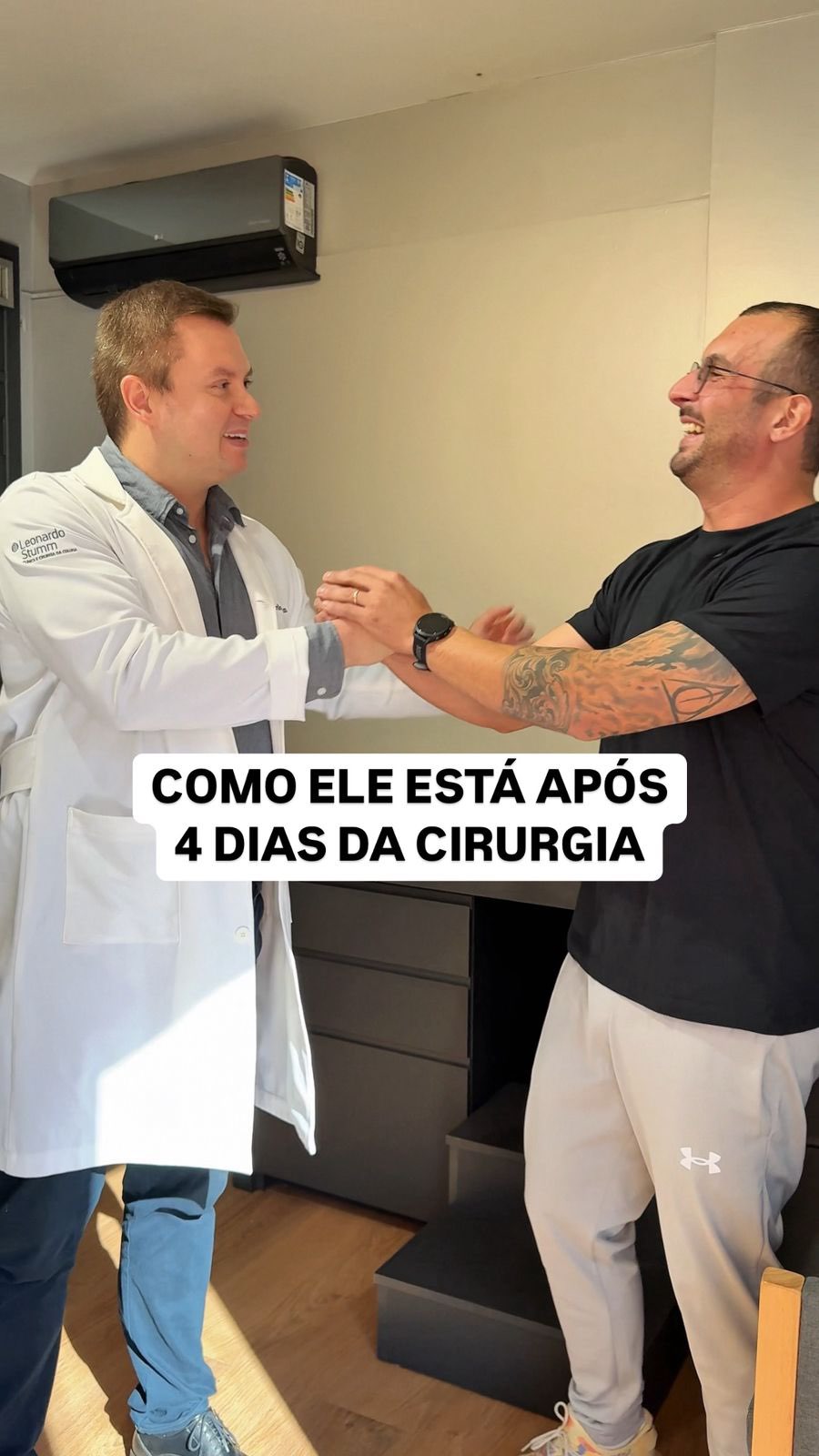 Mais um caso especial.
Luiz sofria com hérnia de disco há mais de 8 meses, tendo realizado várias tentativas de tratamento sem sucesso. Inclusive relatou que não lembrava da última vez que havia acordado pela manhã sem sentir dor.
Ele também comentou que, por ser maratonista, gostaria de um tratamento que permitisse retornar o mais rápido possível aos treinos.
Após sua consulta, decidimos pelo tratamento através da cirurgia videoendoscópica - técnica minimanente invasiva, segura e eficaz.
O procedimento foi realizado no dia 08/05 e dia 12/05, no quarto dia pós operatório, o Luiz já havia retornado às suas atividades do dia a dia, praticamente sem dor e muito feliz.
Se você, assim como o Luiz, sofre com hérnia de disco e deseja uma solução, agende uma avaliação e vamos conversar.
#coluna #dor #ortopedia #colunavertebral #medicina #cirurgiadacoluna #endoscopiadecoluna #cirurgiaminimamenteinvasiva #sociedadebrasileiradecoluna