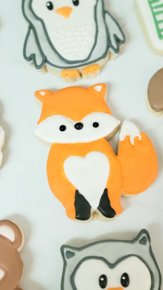 Flooding is my favorite part of cookie decorating is just so calming watching the cookie come together.
.
.
.
#cookies#cookielady#christmascookies #babyboycookies #babyshowercookies #woodlandanimalstheme #royalicingcookies#cookiedecorating#cookiedecorator#safetyharbor#tarponsprings#dunedin#palmharbor#tampa #clearwater #localbaker#cookiesofinstagram