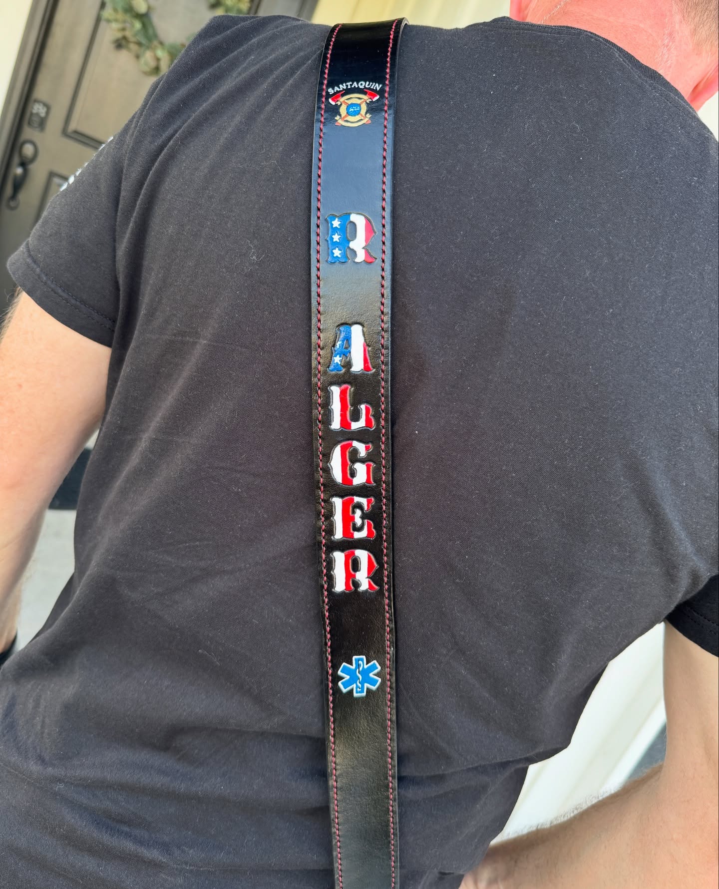 Recently had an old friend reach out and order a custom radio strap that challenged my painting abilities but turned out pretty dang cool!
#customradiostrap #leatherworking #leatherradiostrap #firefighter #firefighterlife